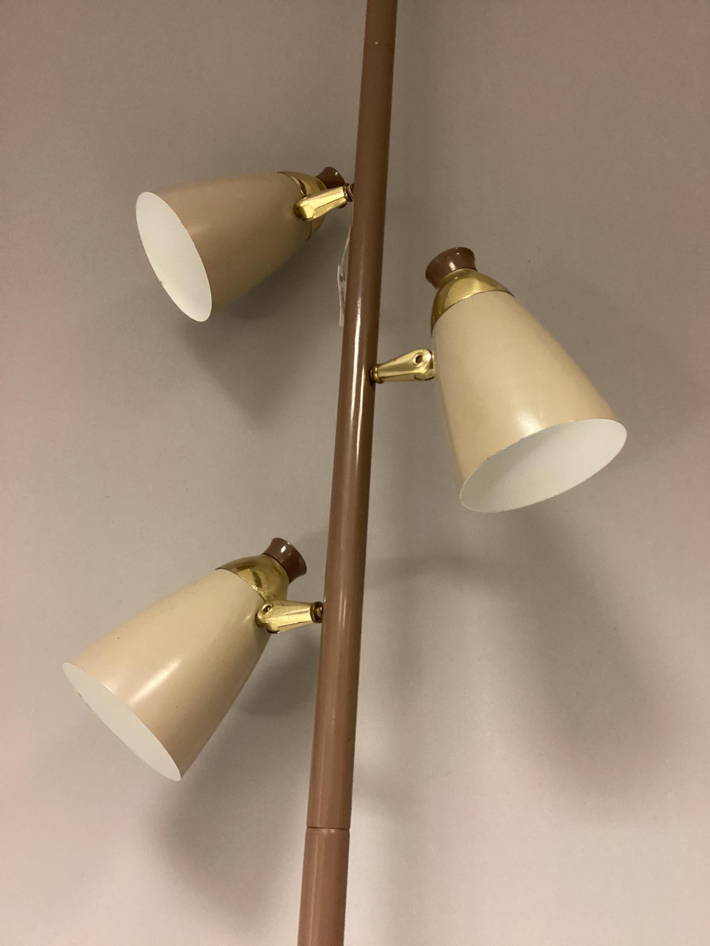 Wonderful plain midcentury lamp from manufacturer TED stiffel USA. This special lamp with three lamp shades is to clamp between two blankets. Many positions of the lamp in a room its possibe: in near of a wall, in a corner or free in the room. The
