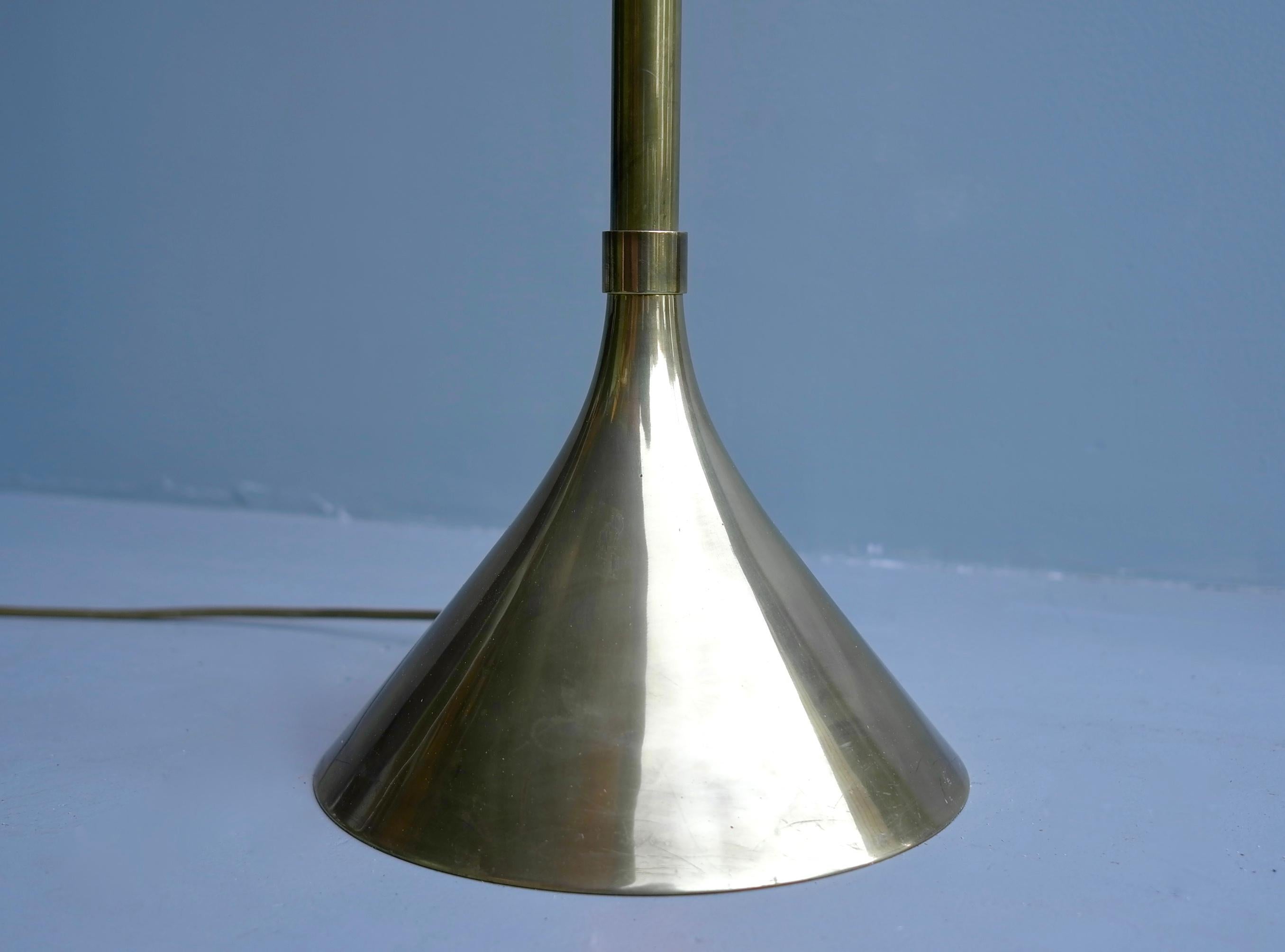 Italian Floorlamp with Brass Trumpet Shaped Base, Italy, 1960s For Sale