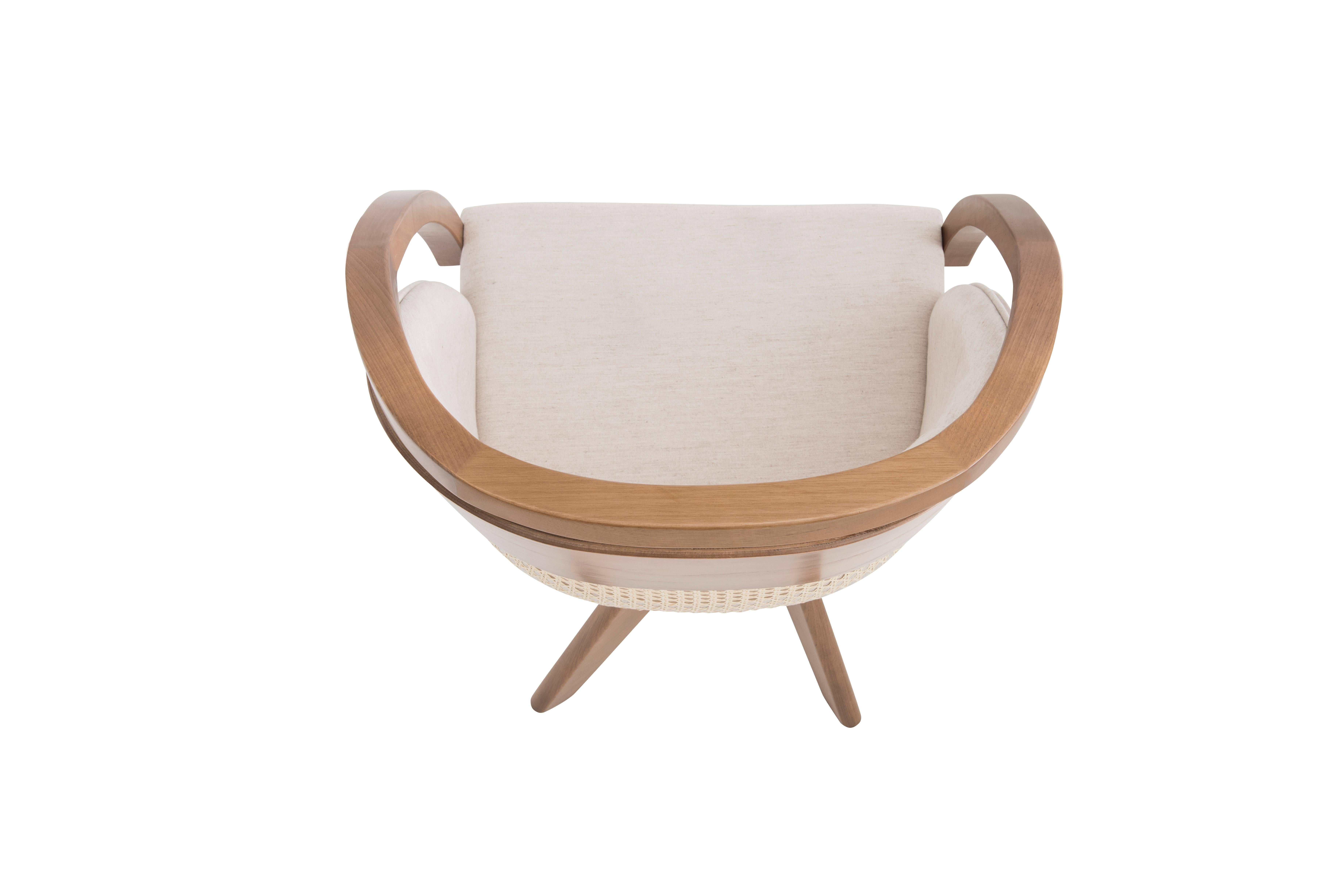 Flor Armchair w/ Natural Straw, Contemporary, Rotating Wooden Brazilian Feet In New Condition For Sale In Bento Goncalves, Rio Grande do Sul