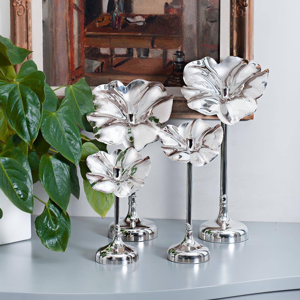 Design: 1998 De Vecchi 
Limited edition: 75 per year
925 sterling silver

For Flor creations, the structure of the vase and the candleholder is inspired by the shape of a flower. The slender stem naturally lends itself to raising the light of