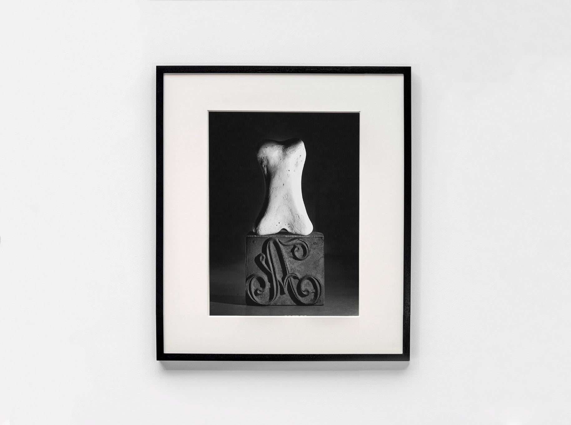 Azul, Schweiz, 1999 - Flor Garduño (Schwarz-Weiß-Fotografie) im Angebot 1