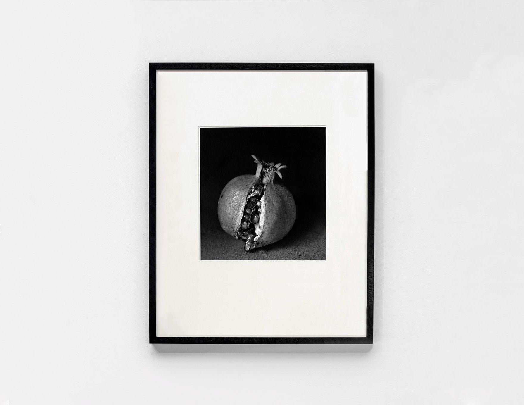 Con Corona, Mexique, 2000 - Flor Garduño (Photographie en noir et blanc) en vente 1