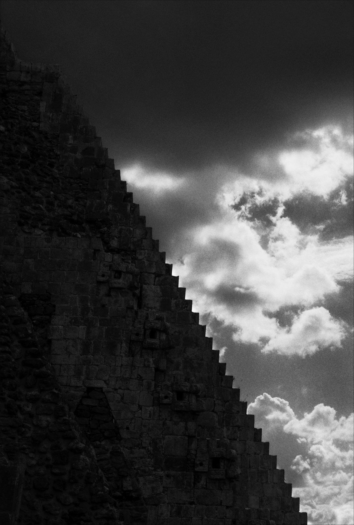 Escalera al cielo, México, 2016 - Flor Garduño (Photographie en noir et blanc).