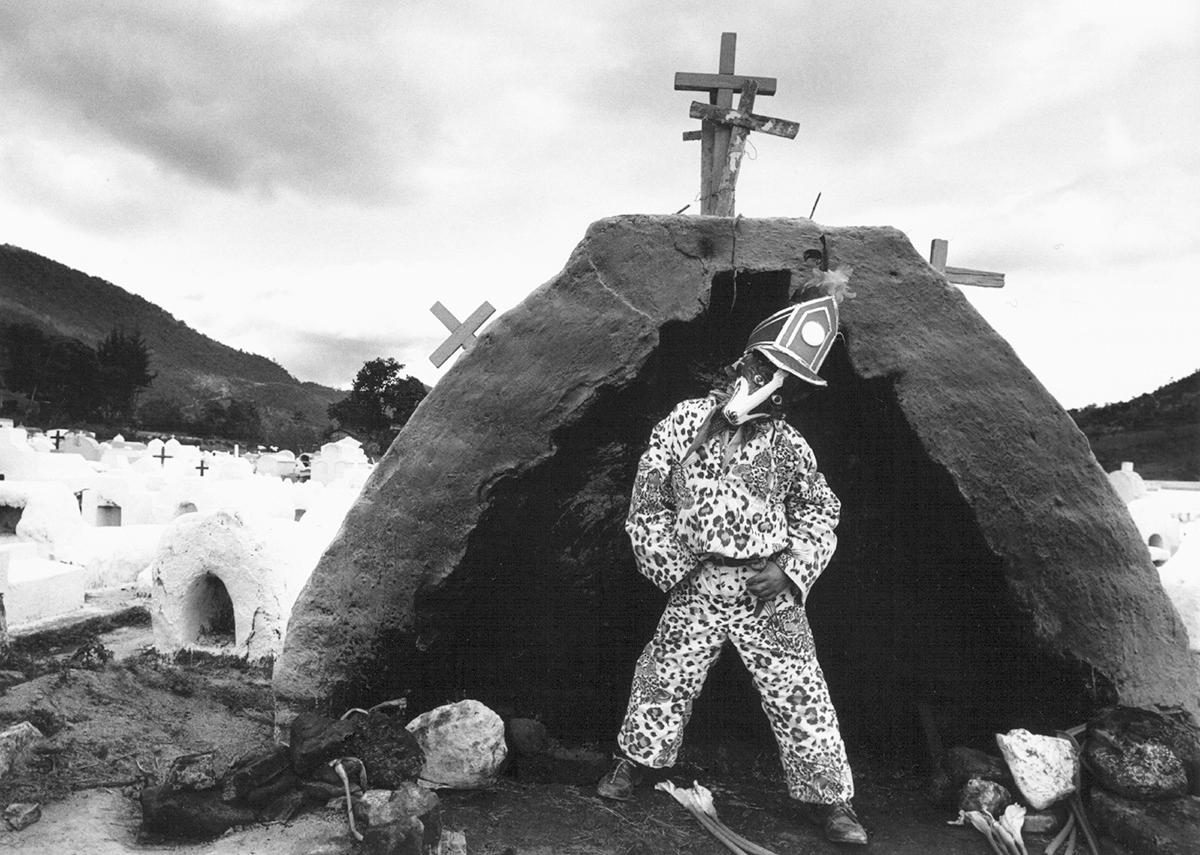 Flor Garduño Black and White Photograph - Guardián del Camposanto, Guatemala, 1990