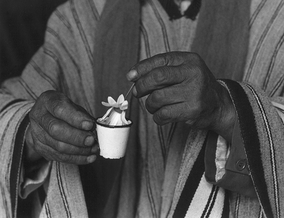 Flor Garduño Black and White Photograph - La Bendición, Isla del Sol, Bolivia, 1990