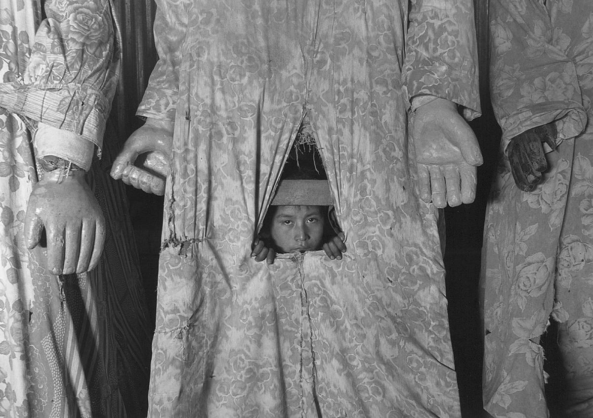 Flor Garduño Black and White Photograph - La Giganta, Guatemala, 1989