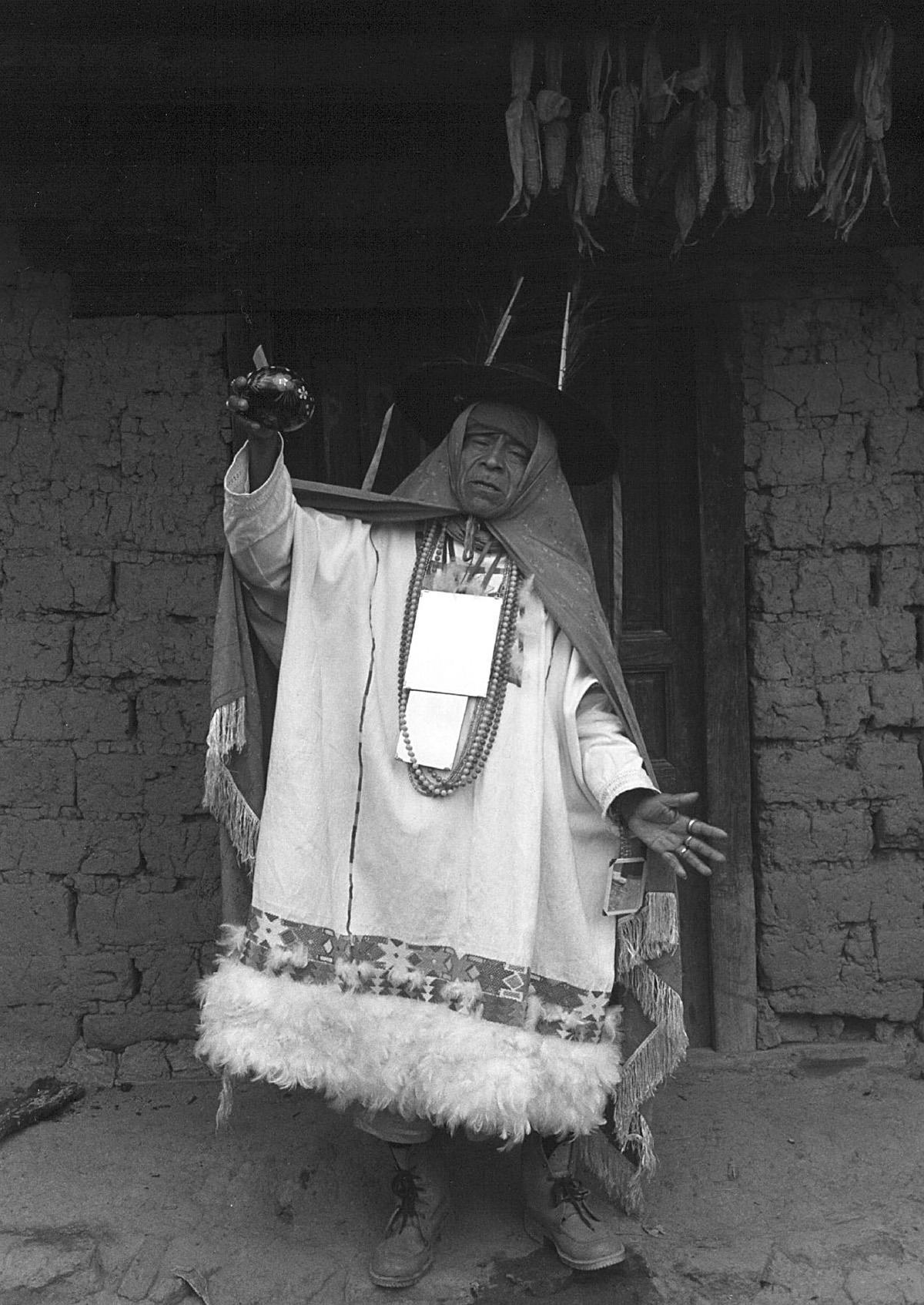 Black and White Photograph Flor Garduño - La Malinche, Mexique, 1990