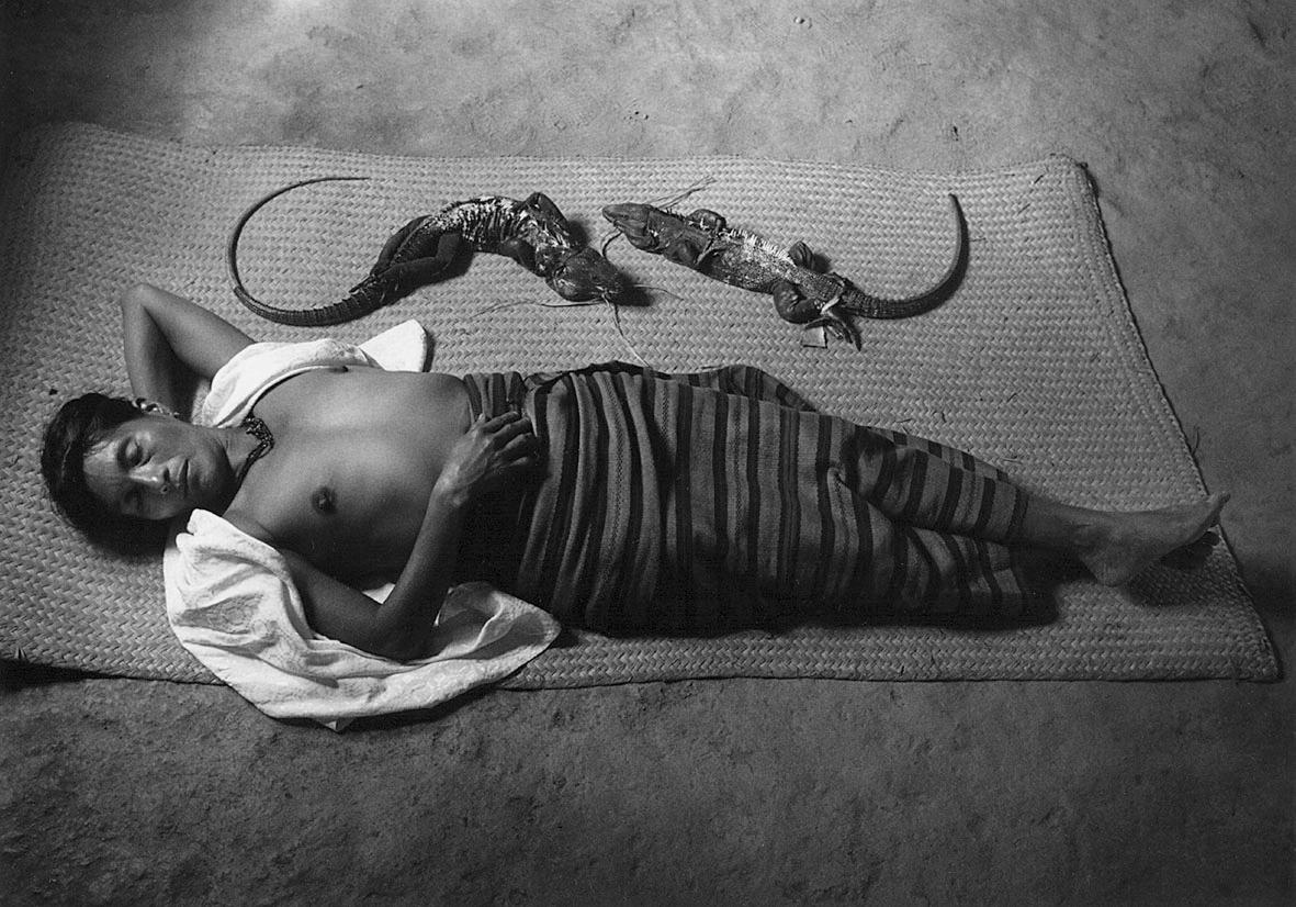 Mujer que sueña, México, 1991 - Flor Garduño (Photographie en noir et blanc)