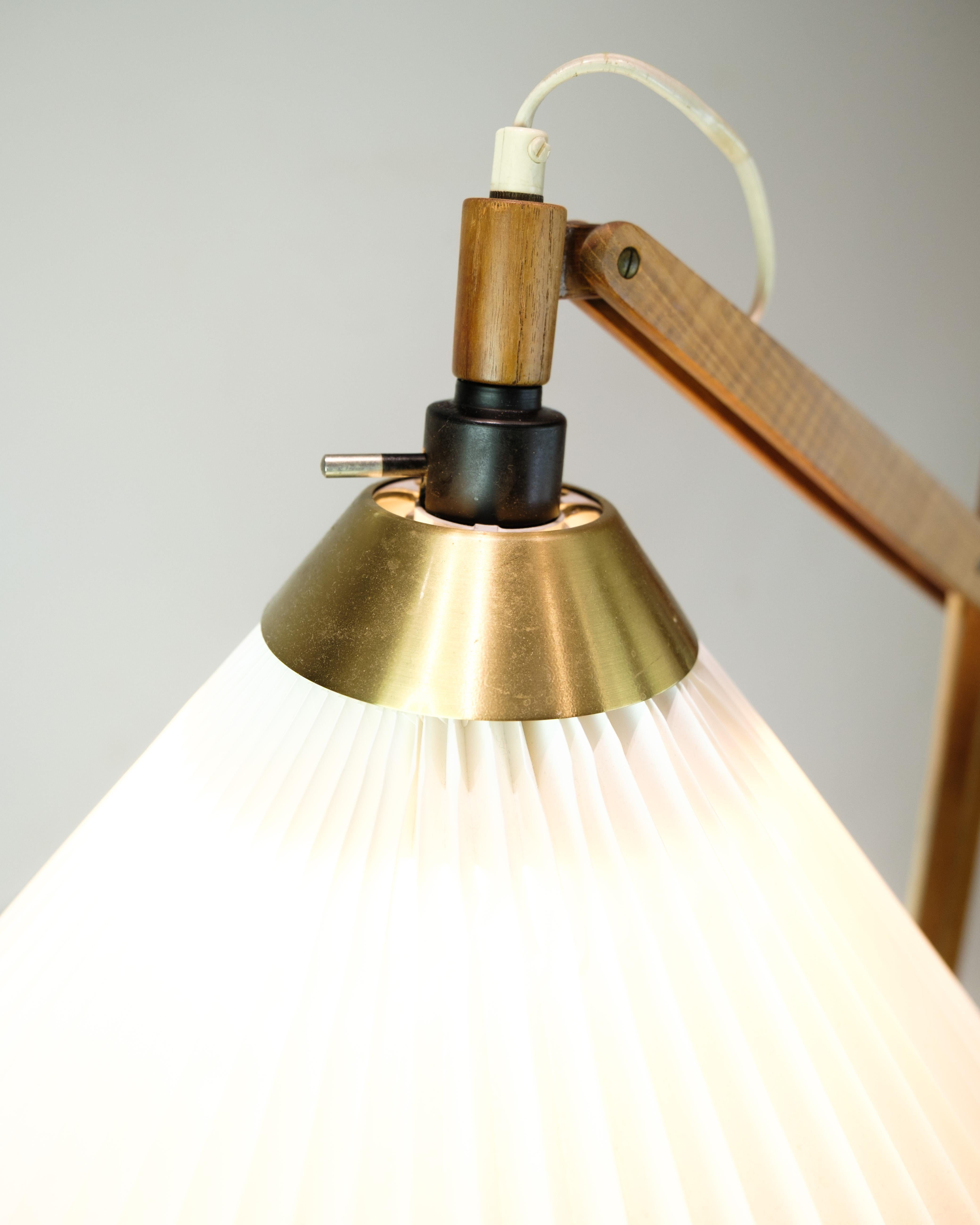 Lampada Flor modello 325 in teak di Vilhelm Wohlert per Le Klint degli anni '50 in vendita 2
