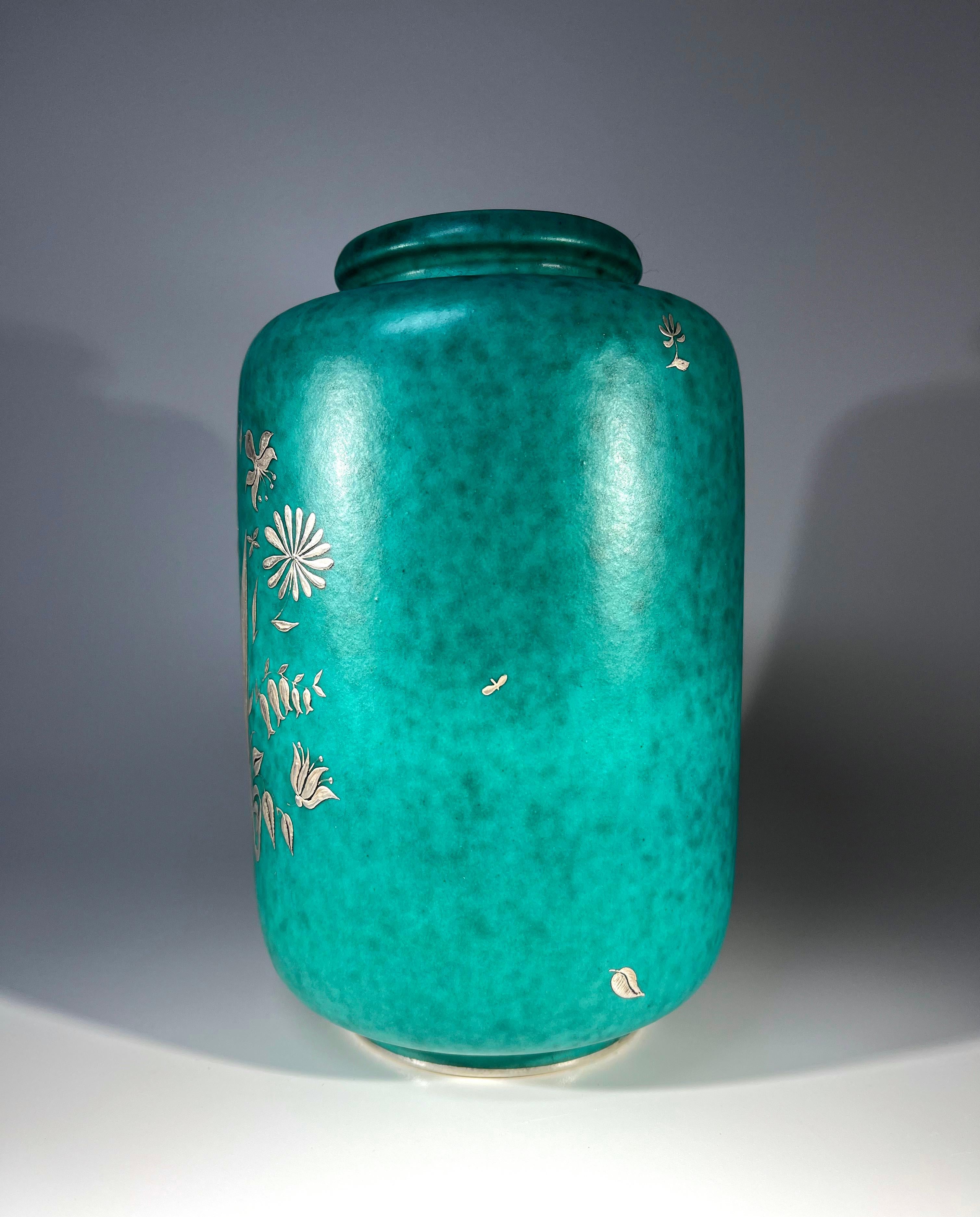 Art déco Vase urne en grès Flora And Fauna de Wilhelm Kage, Argenta, Gustavsberg, vers 1949 en vente
