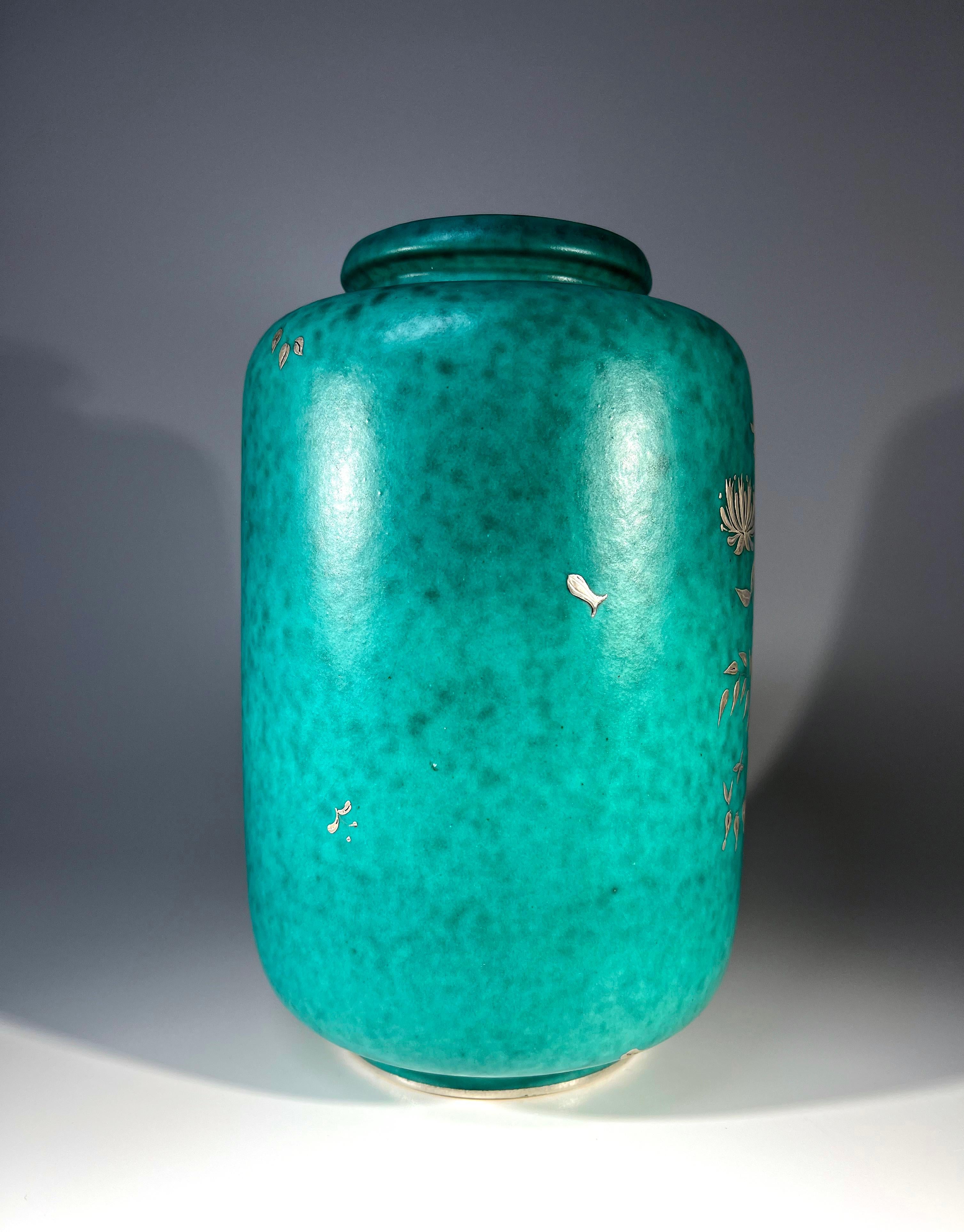 Vernissé Vase urne en grès Flora And Fauna de Wilhelm Kage, Argenta, Gustavsberg, vers 1949 en vente