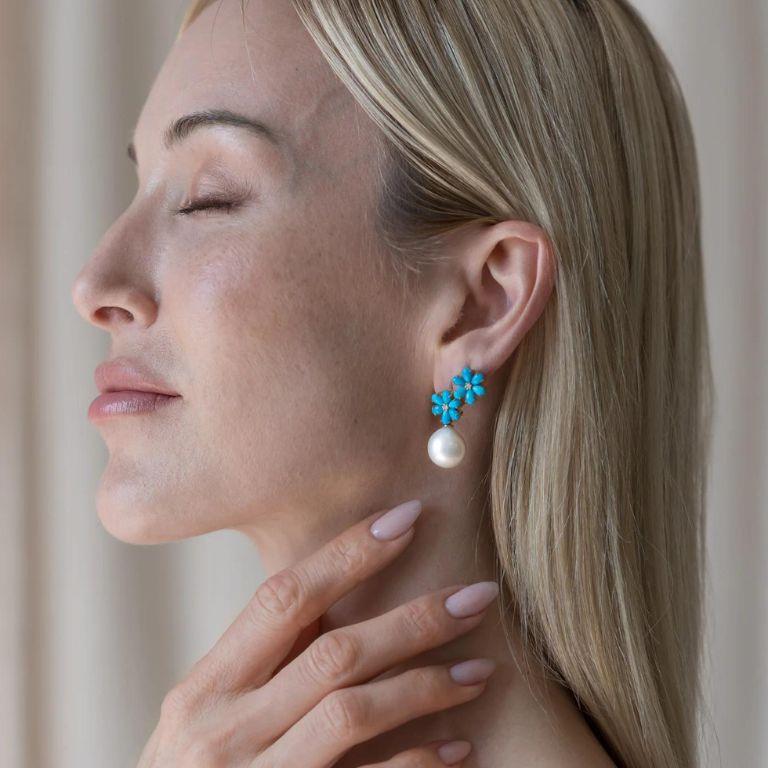 Turquoise is said to bring luck, peace, and protection to the wearers. If you want to express yourself in a romantic yet not lofty way, wearing Turquoise with pearls would manifest your elegance and extraordinary taste. 

***Convertible Feauture: