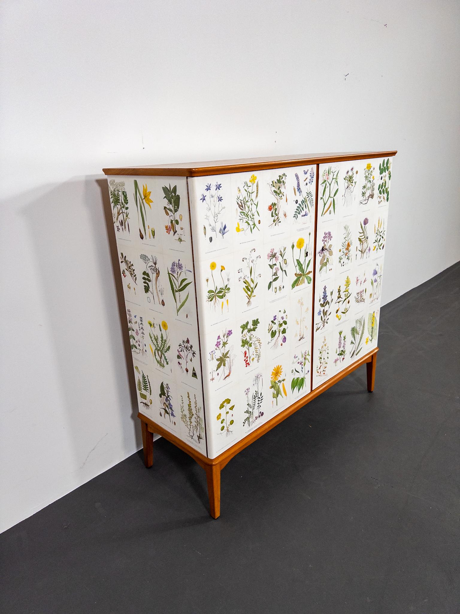 Scandinavo moderno Mobile Flora, Svezia, anni '50 - Ispirato a Josef Frank in vendita