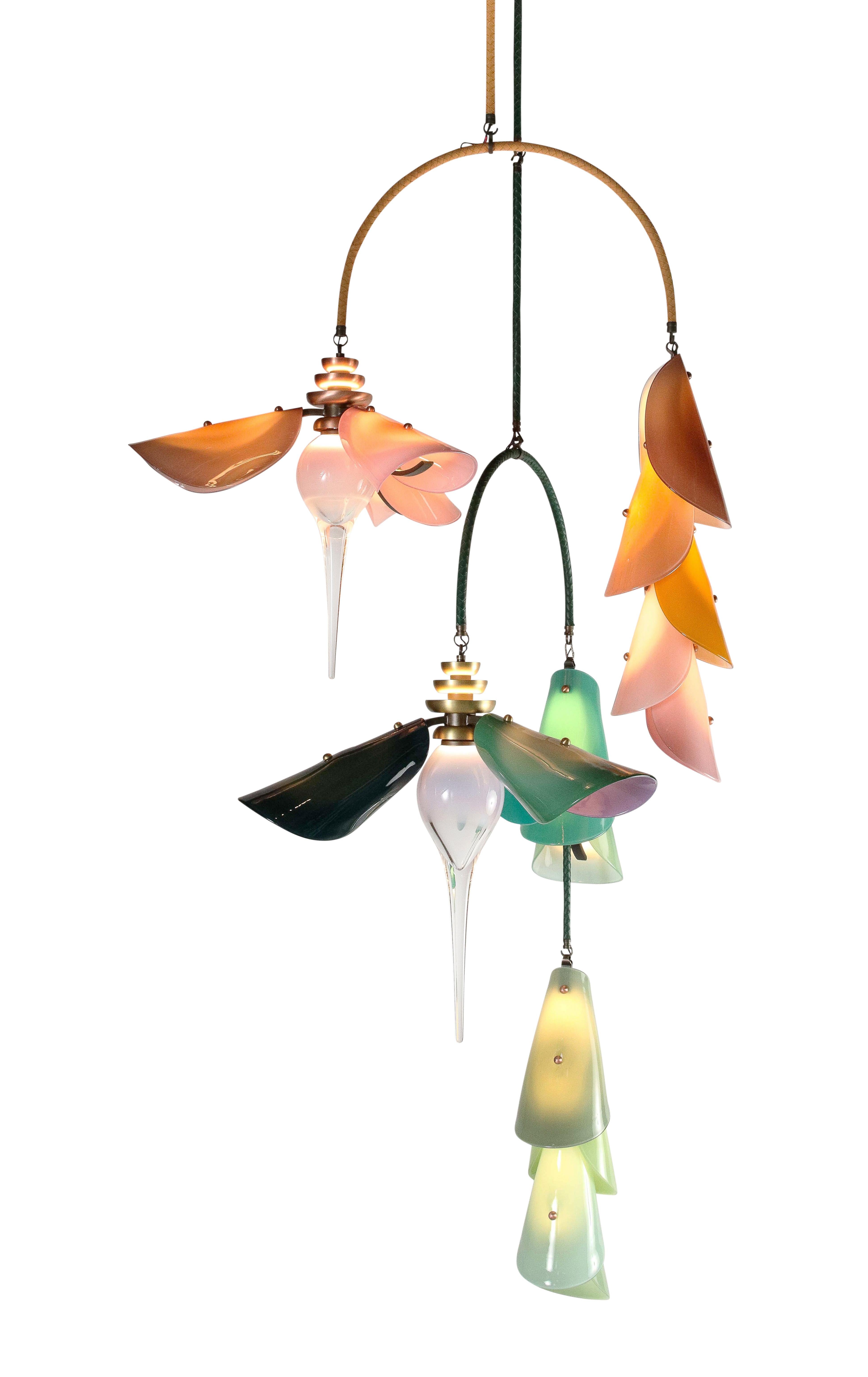 Araña Flora: Cristal Aqua, Jade, Menta, Melocotón y Coral de Avram Rusu Studio Estadounidense en venta