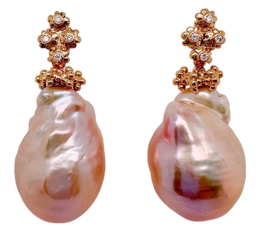 Flora Cluster Earrings - 18ct yellow gold with pink Baroque pearl drops In New Condition For Sale In London, GB