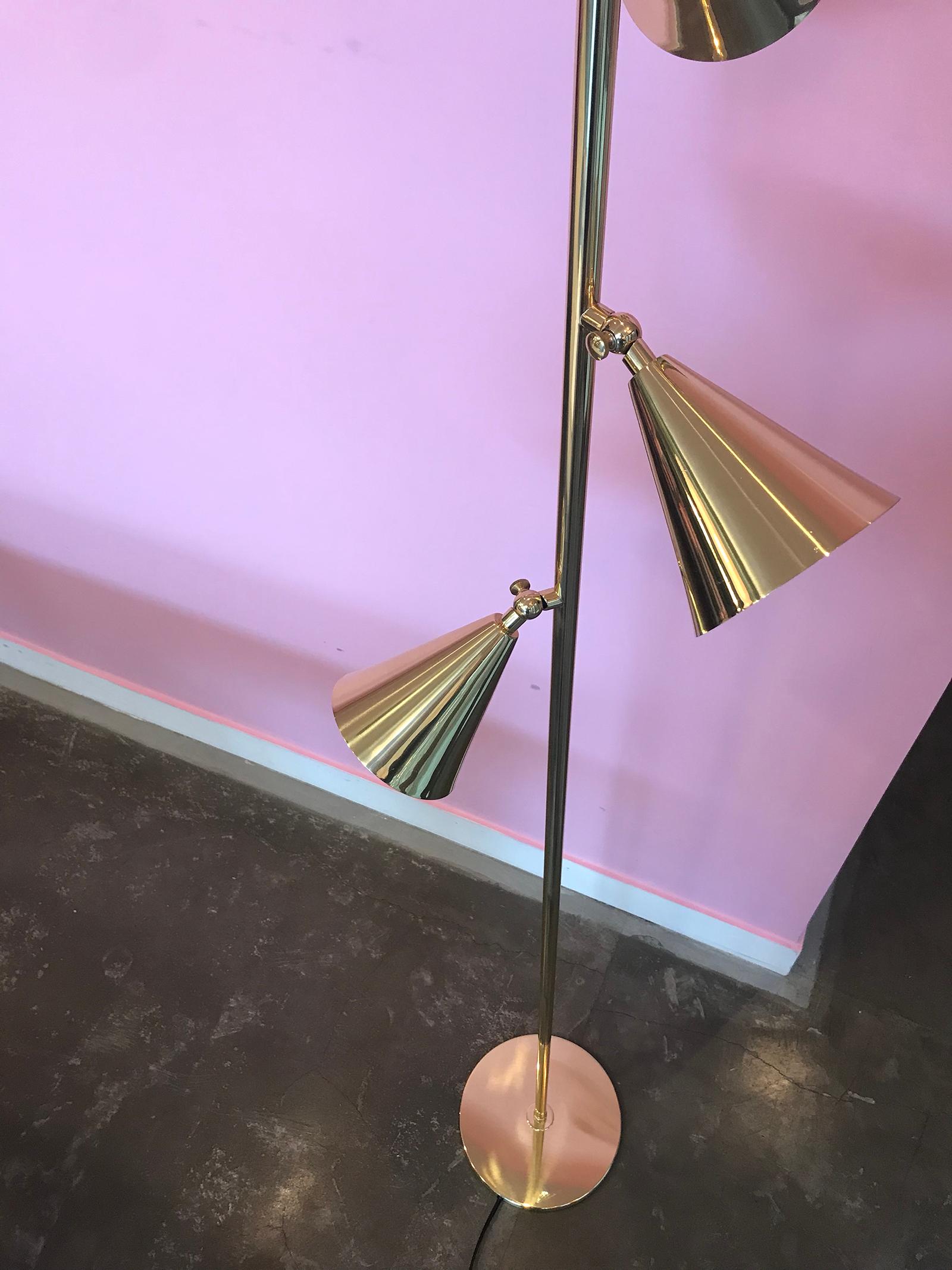 Moderne Lampadaire contemporain minimaliste en laiton en vente