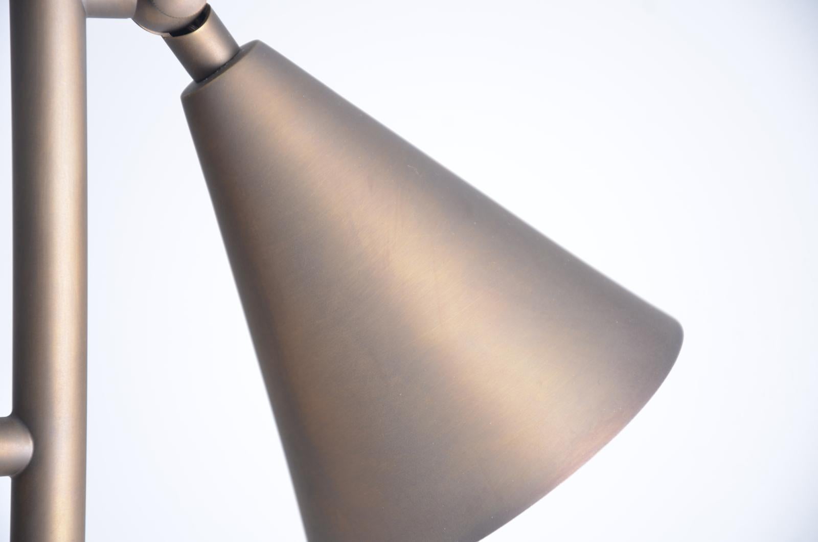 Contemporary Minimalist Brass Floor Lamp In New Condition For Sale In Sao Paulo, Sao Paulo
