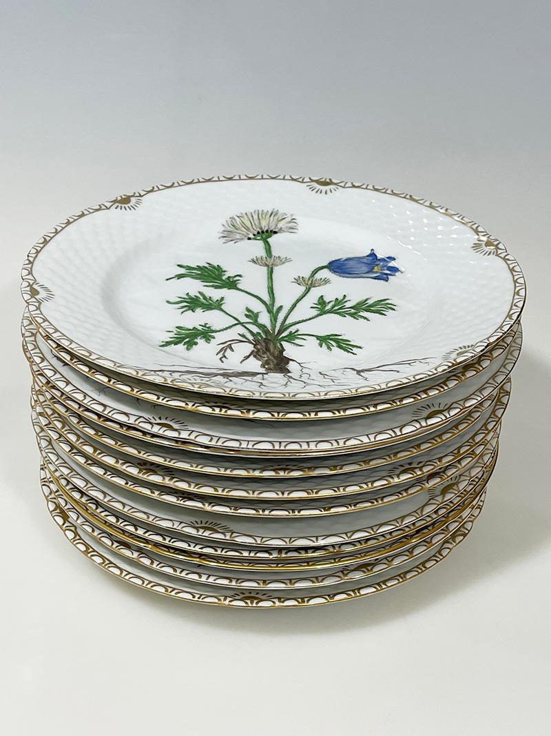 Flora Danica porcelain dinner plates by Bing & Grøndahl, Denmark 1927-1933 1