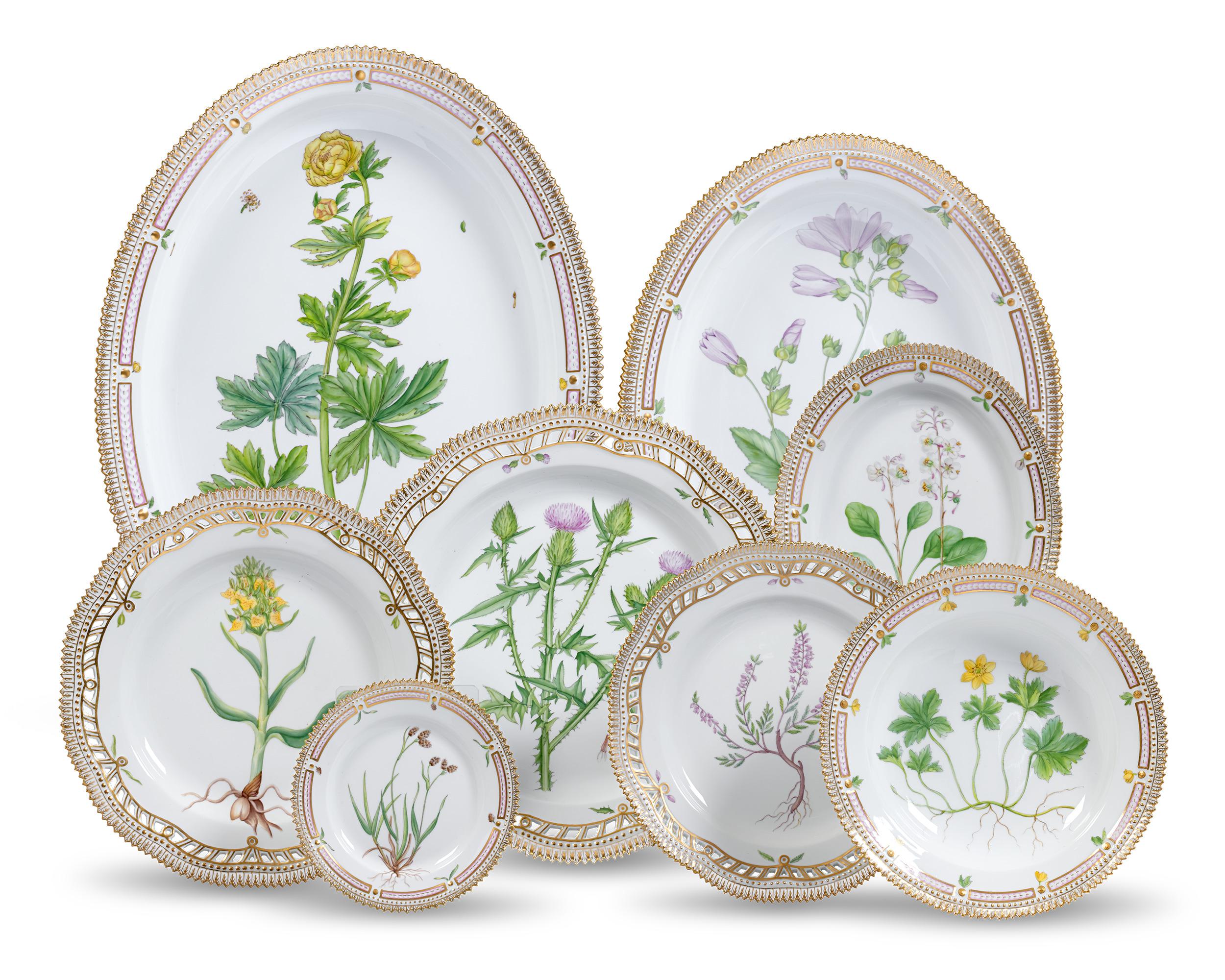 Hand-Painted Flora Danica Porcelain Dinner Service, 153 Pieces