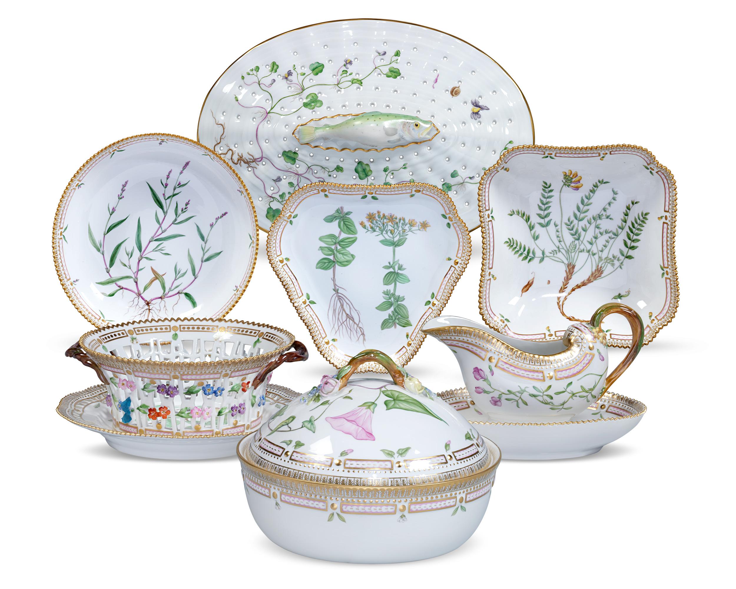 20th Century Flora Danica Porcelain Dinner Service, 153 Pieces