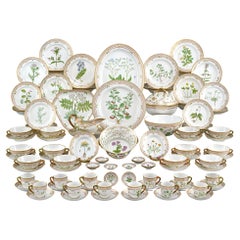 Servizio da tavola in porcellana Flora Danica di Royal Copenhagen, 105 pezzi