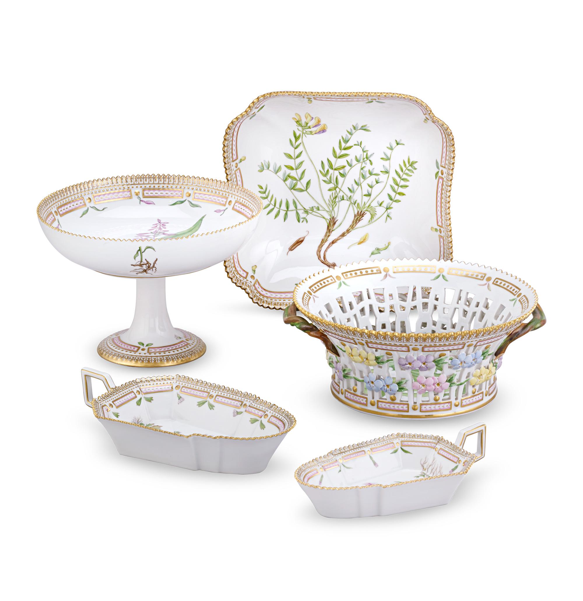 Danese Servizio da tavola in porcellana Flora Danica di Royal Copenhagen, 124 pezzi in vendita