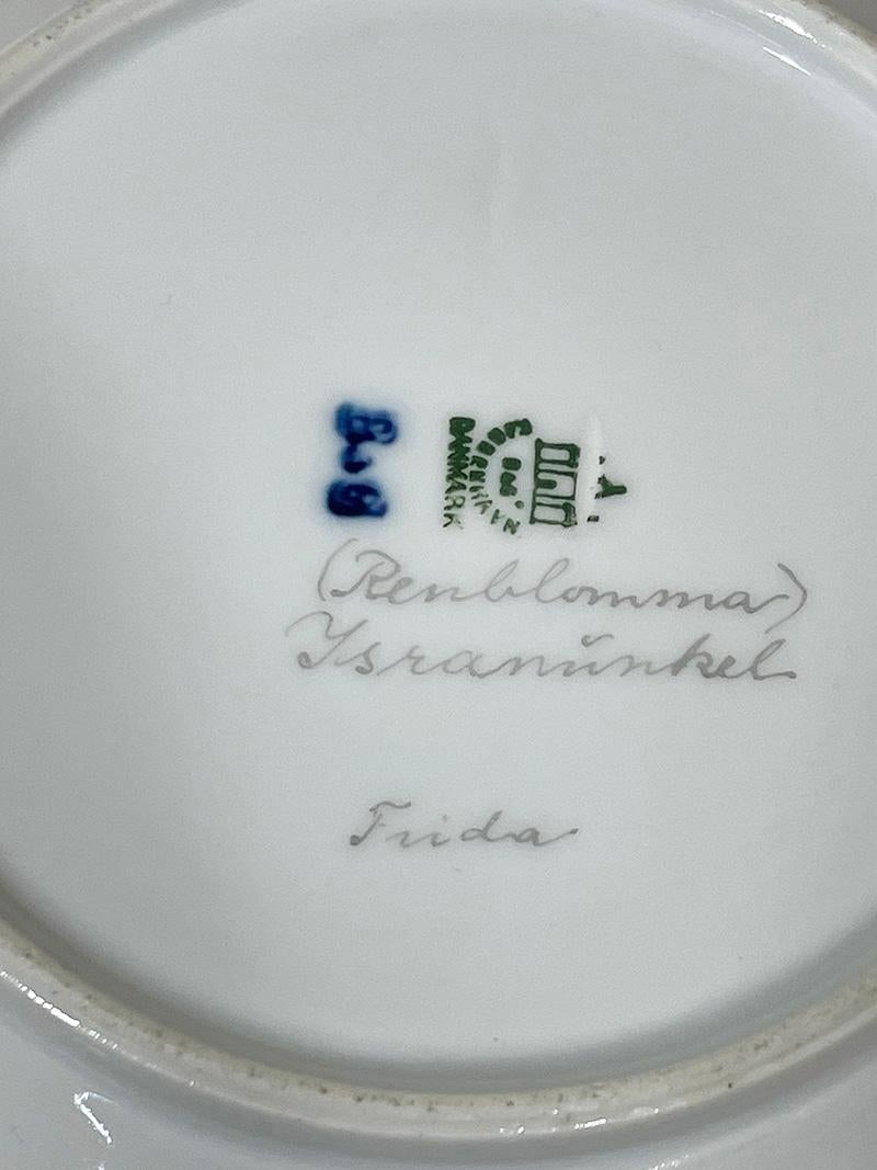 Flora Danica porcelain dishes by Bing & Grøndahl, Denmark 1928-1932 For Sale 5
