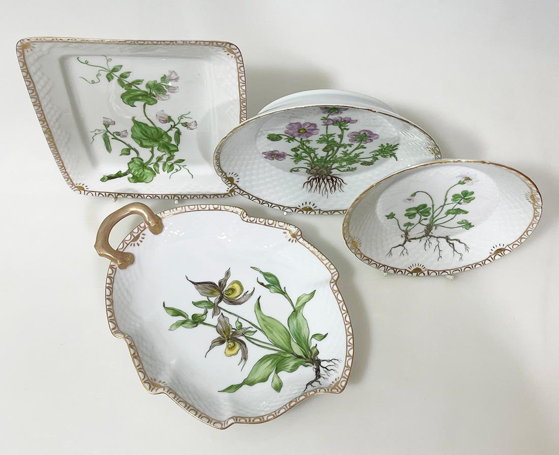 Flora Danica porcelain dishes by Bing & Grøndahl, Denmark 1928-1932

Porcelain dishes by Bing & Grøndahl hand-painted by Frida Meyer (Gluud) 
Set of four porcelain dishes, one, the leaf dish bowl is made in 1932 and one round smallest bowl in 1928