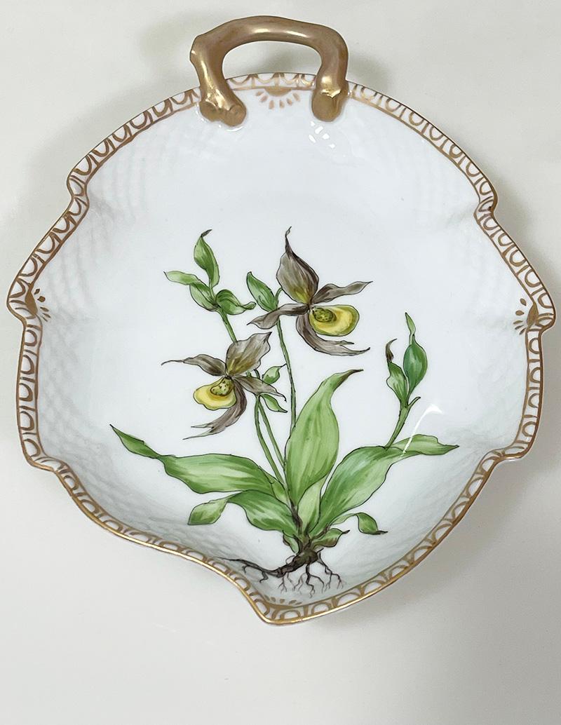 Flora Danica porcelain dishes by Bing & Grøndahl, Denmark 1928-1932 For Sale 2