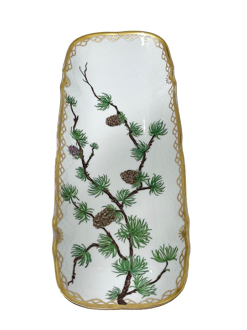 Flora Danica porcelain rectangular plate by Bing & Grøndahl, Denmark 1929 In Good Condition For Sale In Delft, NL