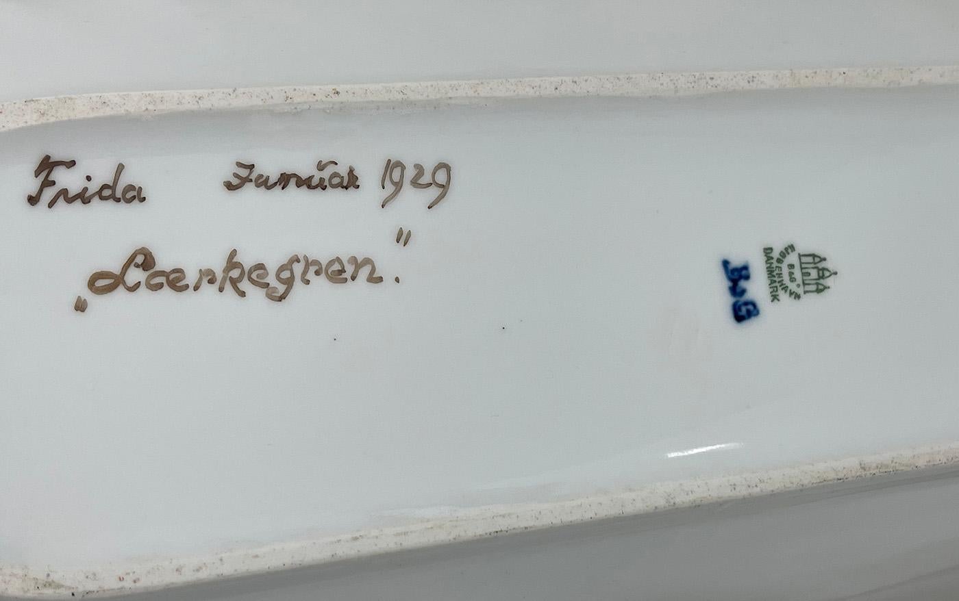 Porcelain Flora Danica porcelain rectangular plate by Bing & Grøndahl, Denmark 1929 For Sale