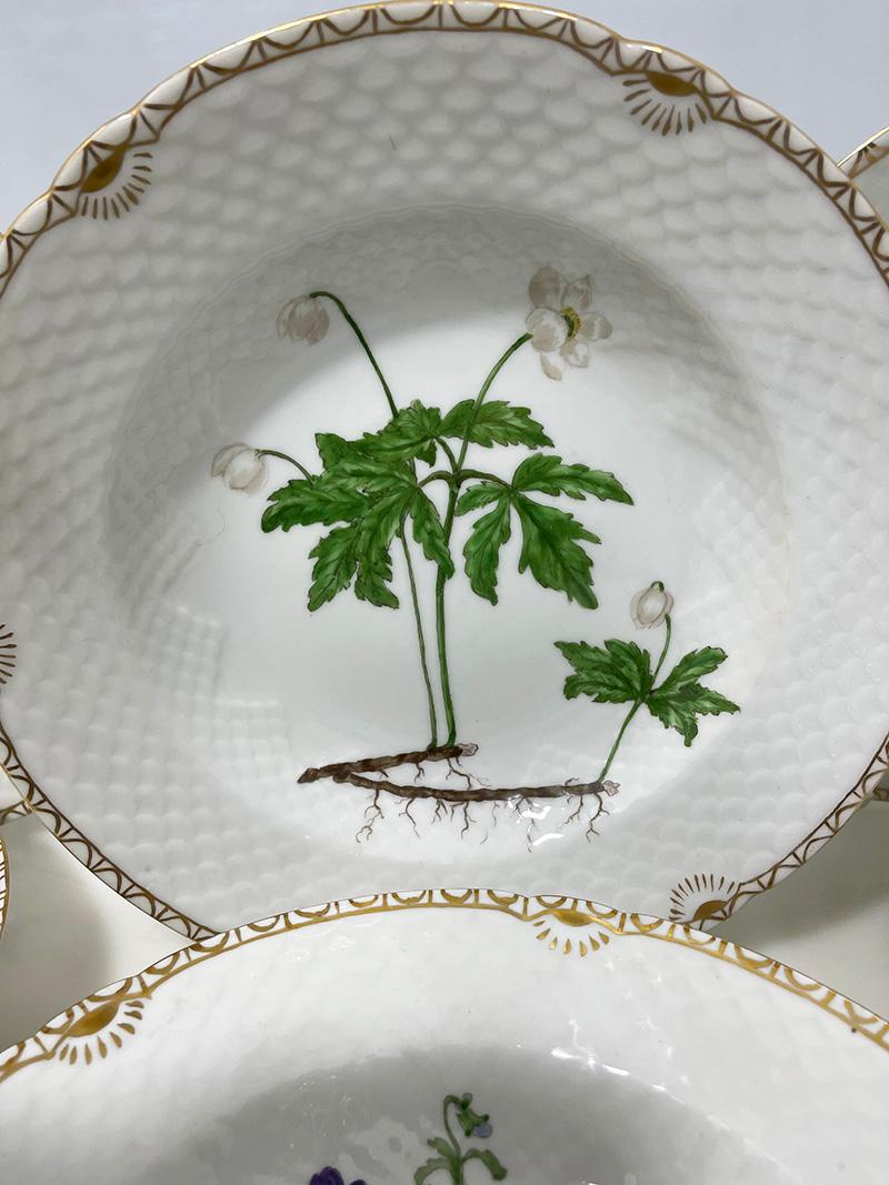 Assiettes creuses en porcelaine Flora Danica de Bing & Grøndahl, Danemark 1926, 1927, 1929 Bon état - En vente à Delft, NL