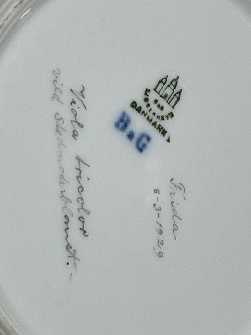 20ième siècle Assiettes creuses en porcelaine Flora Danica de Bing & Grøndahl, Danemark 1926, 1927, 1929 en vente