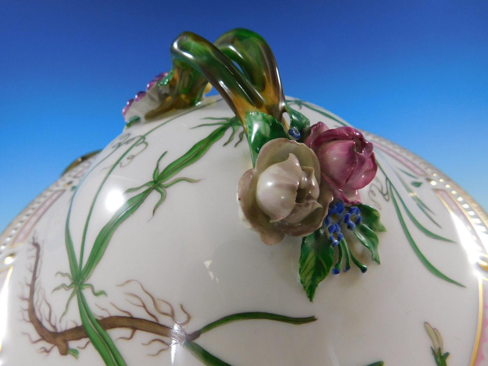 Flora Danica porcelain
This impressive estate porcelain covered soup tureen with under plate has naturalistic pink flowers on the body and underplate as well as branch handles with three-dimensional applied flowers. It is in excellent condition with