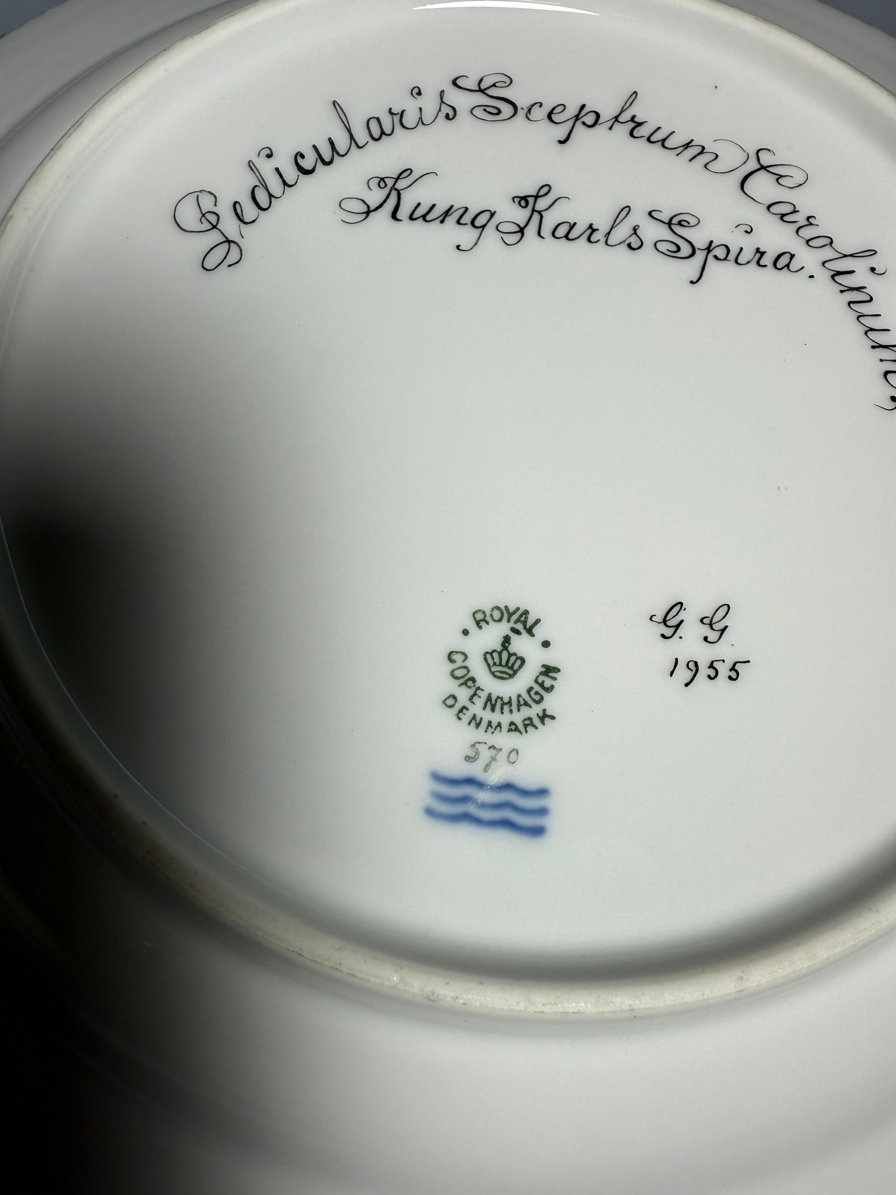Flora Danica Royal Copenhagen Assiette à dîner 1955 en vente 4
