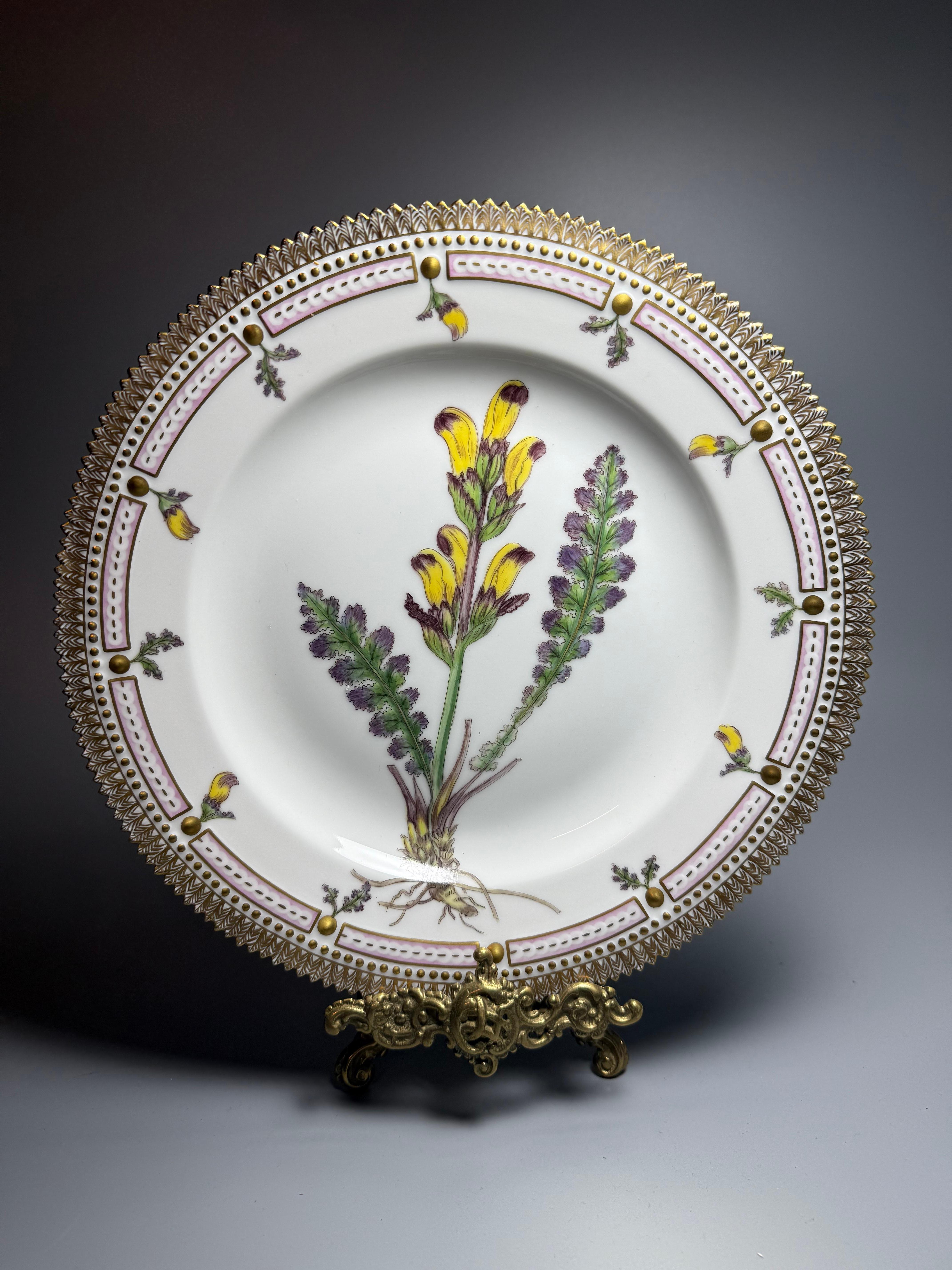 Flora Danica Royal Copenhagen Assiette à dîner 1955 Bon état - En vente à Uppsala , SE