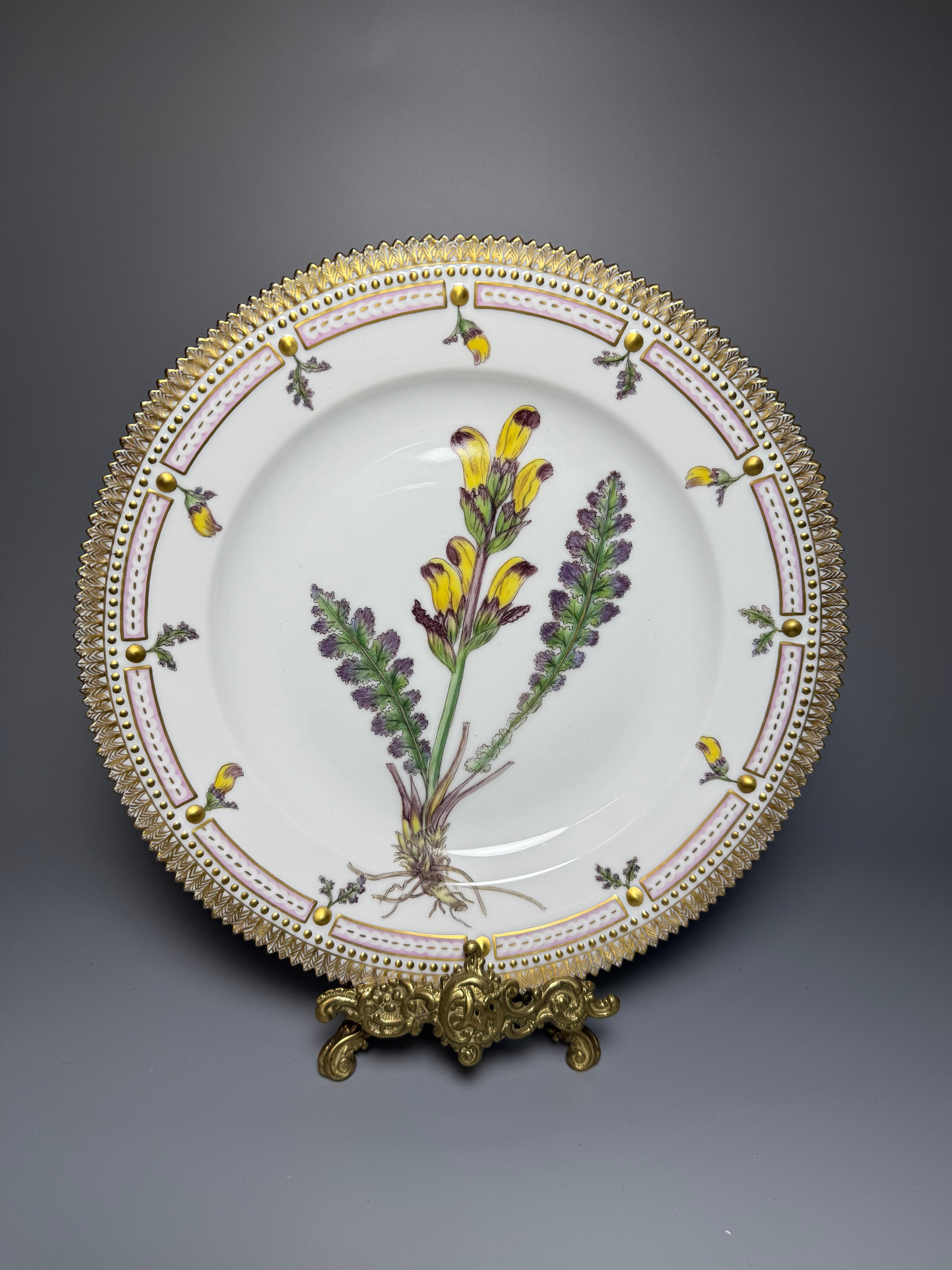 Milieu du XXe siècle Flora Danica Royal Copenhagen Assiette à dîner 1955 en vente