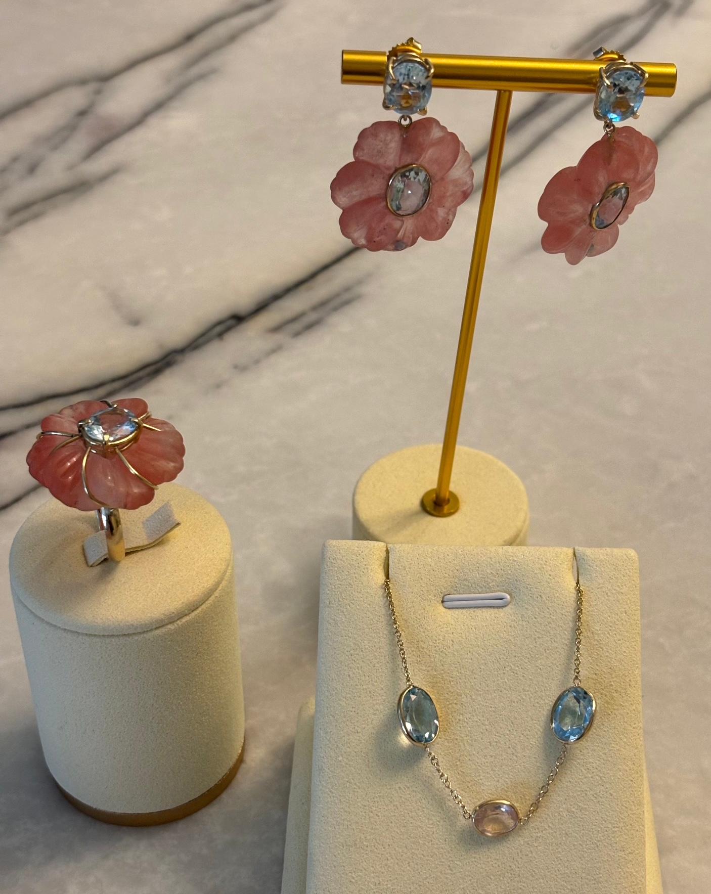 ORECCHINI FLORA, quarzo angolare, topazio blu e oro 14k in vendita 1