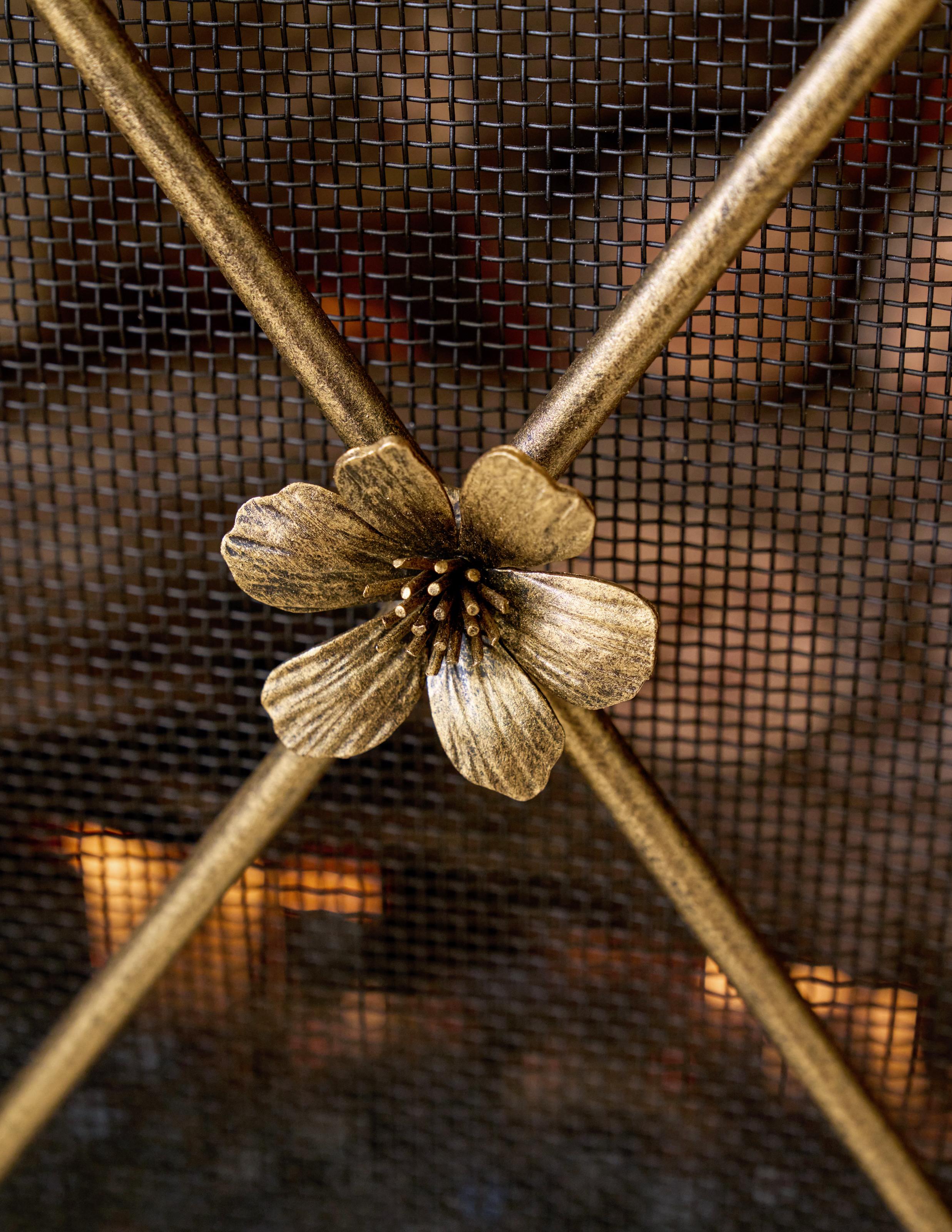 Pare-feu Flora en or vieilli Neuf - En vente à Dallas, TX