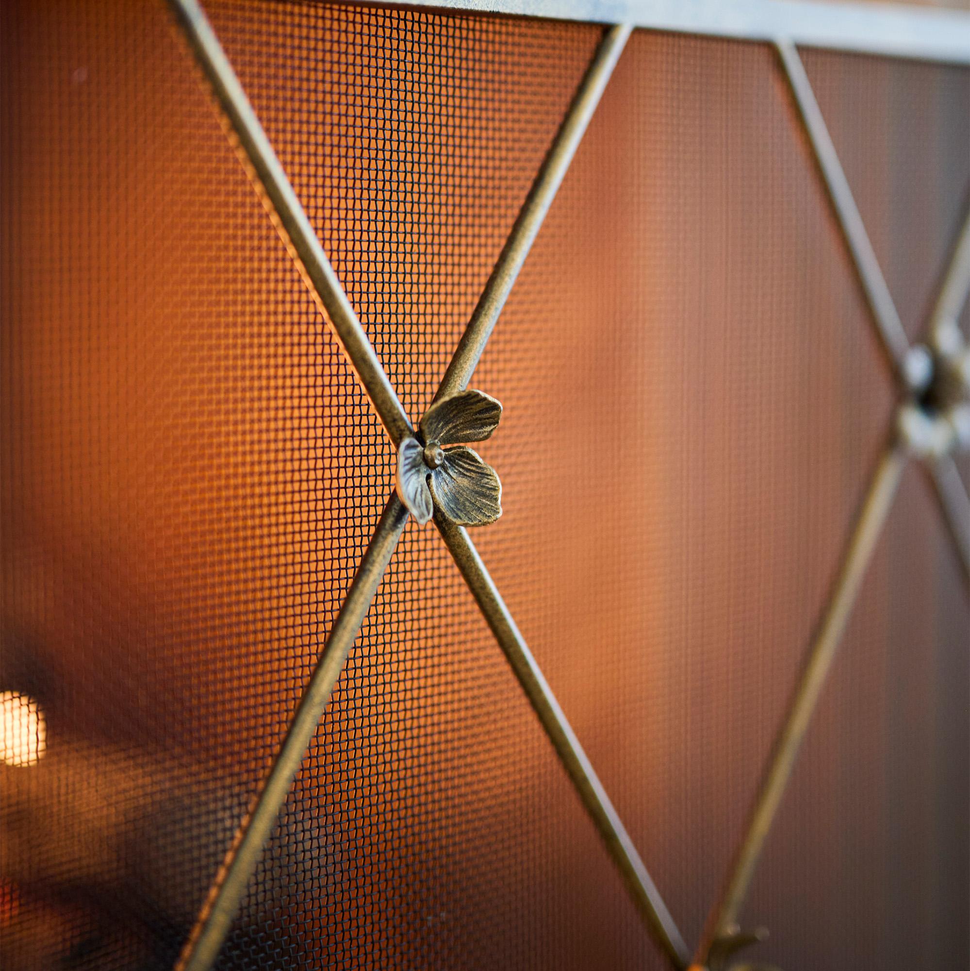 Pare-feu Flora en argent vieilli en vente 10