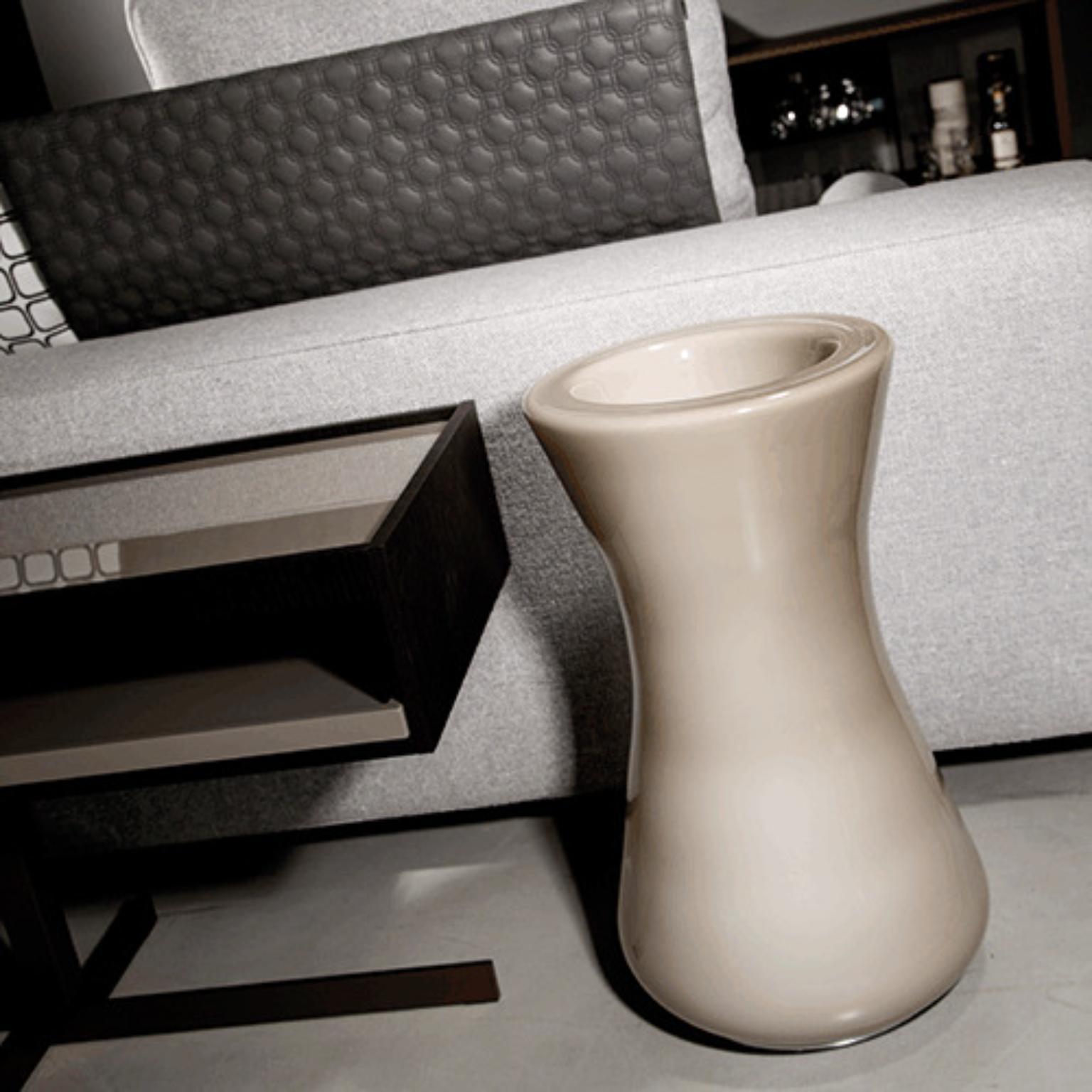 Flora FLOTAM Table Lamp by Mazzega 1946
Dimensions: D 34 x H 57 cm.
Materials: Frame: Polished Chrome. 
Diffuser: White.
Weight: 12 Kg.

The roots of Mazzega1946 are in Murano, a land of master glassmakers who still today preserve the centuries-old