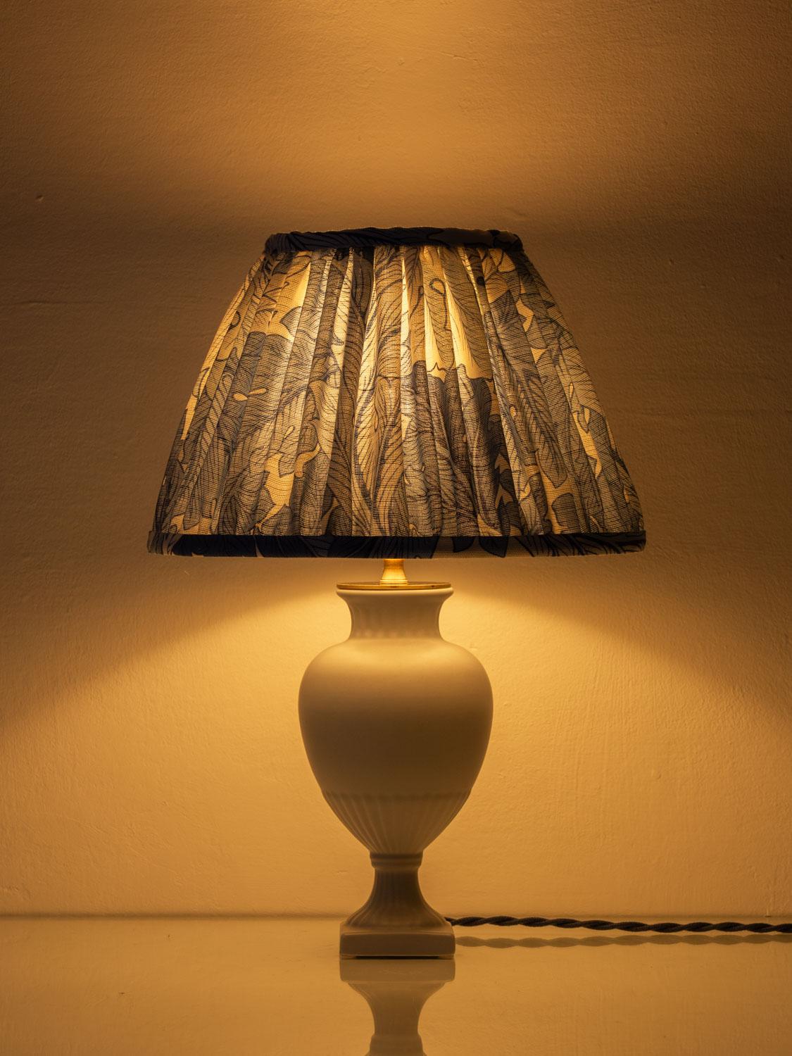 Flora Gouda Amphora Table Lamp (1950–1970) with New William Morris Shade For Sale 4