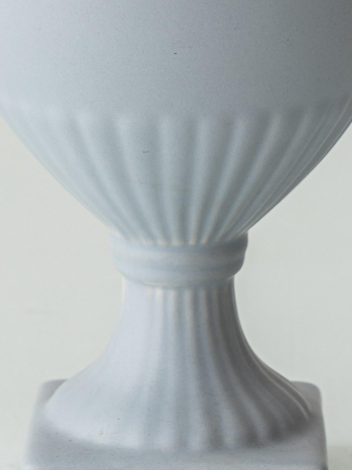 Brass Flora Gouda Amphora Table Lamp (1950–1970) with New William Morris Shade For Sale