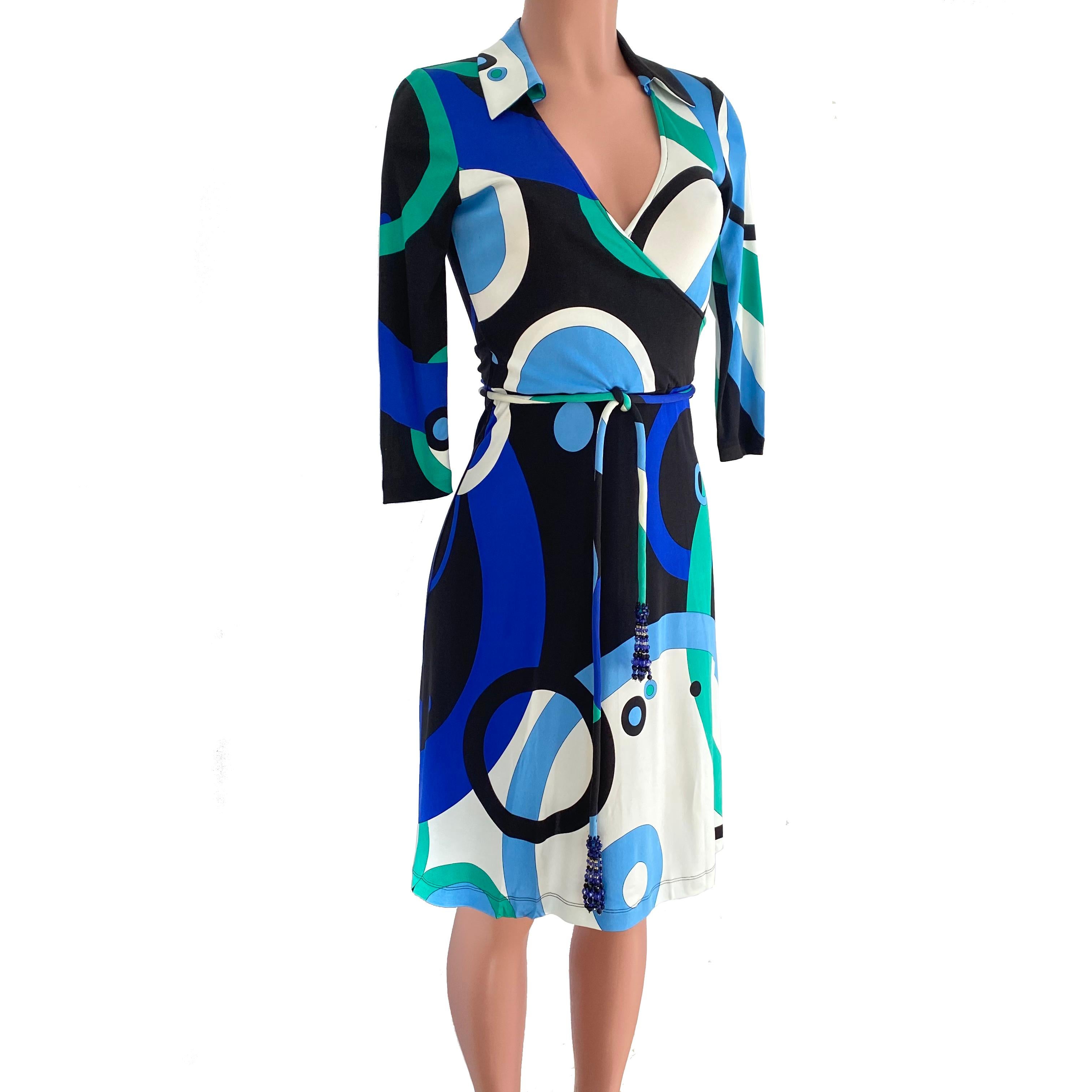 Mock wrap Shirt-collar dress with A-line skirt and 3/4 sleeves.
Original blue galaxy print from Flora Kung.
Detachable cord belt with blue beads–can be switched to a day belt for a more casual look.
US 2 = UK 6 = French 34
Condition: Pristine. Brand