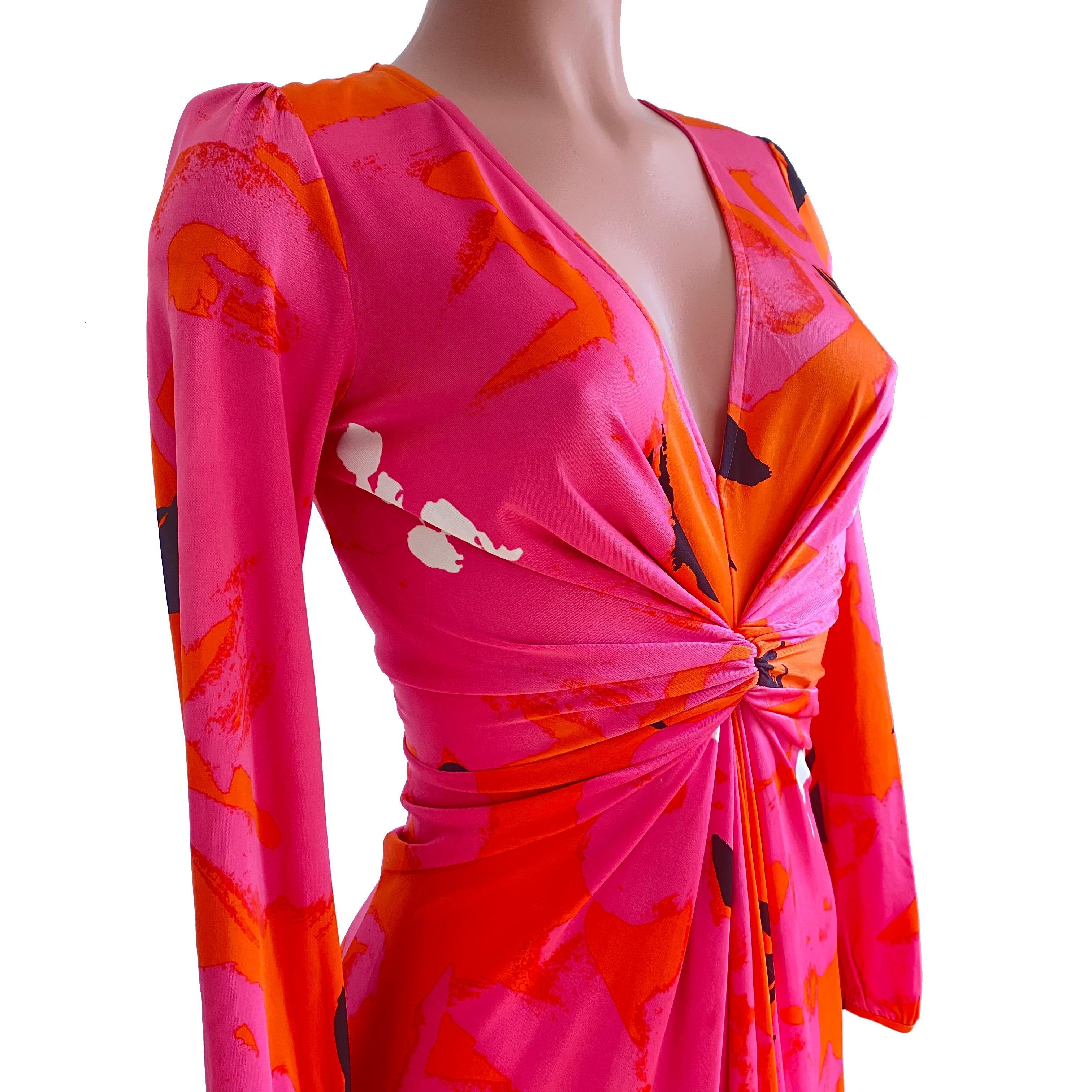 Flattering and classy dress with deep plunge V-neck. 
In original rich pink and deep orange floral print.
Invisible back zipper for easy entry, slightly flared skirt with hidden pleat at front.
Approximately 39