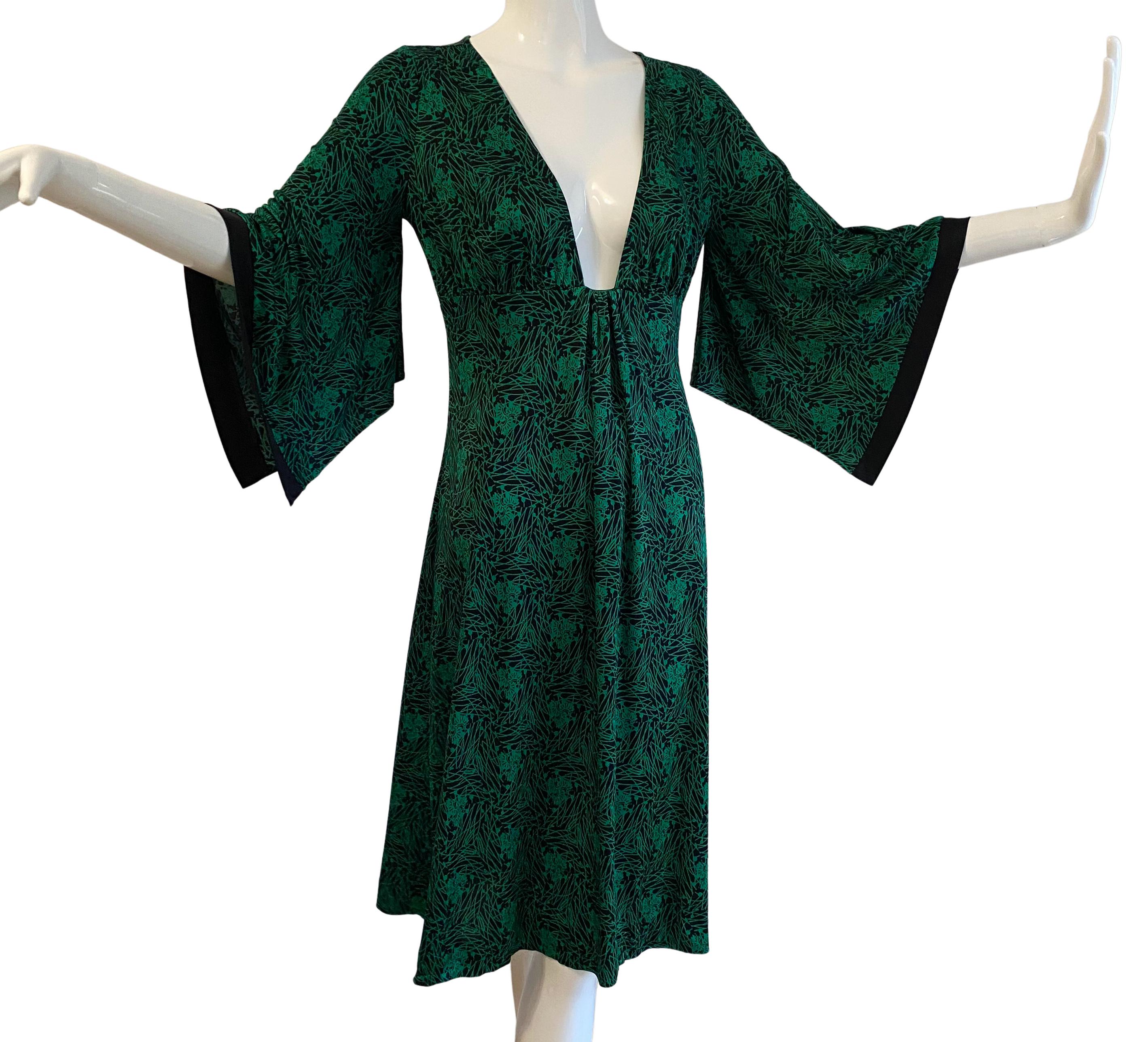 Noir Flora Kung - Robe kimono en soie imprimée émeraude, état neuf avec étiquettes en vente