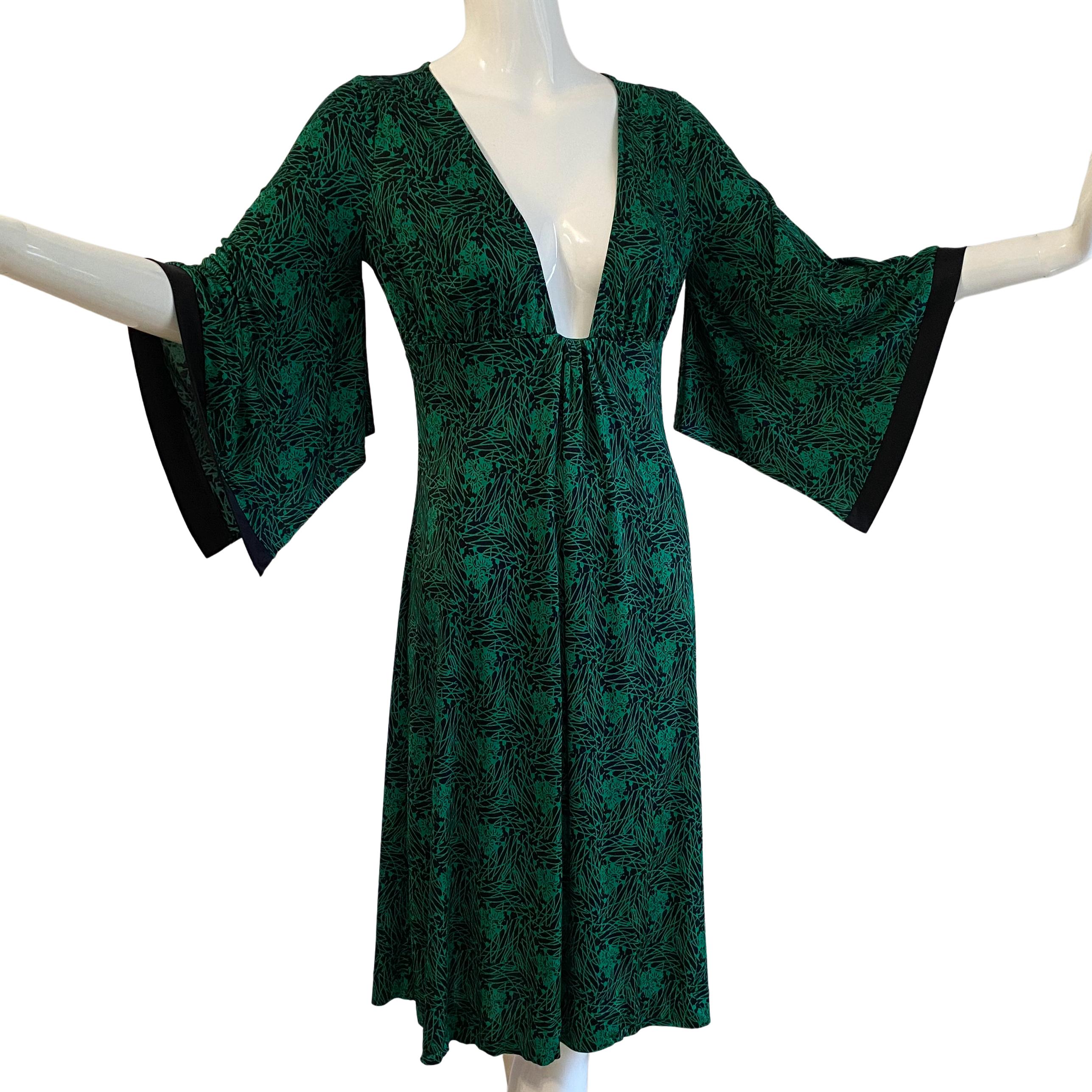 Flora Kung Emerald Print Kimono Silk Dress - NWT In New Condition For Sale In Boston, MA