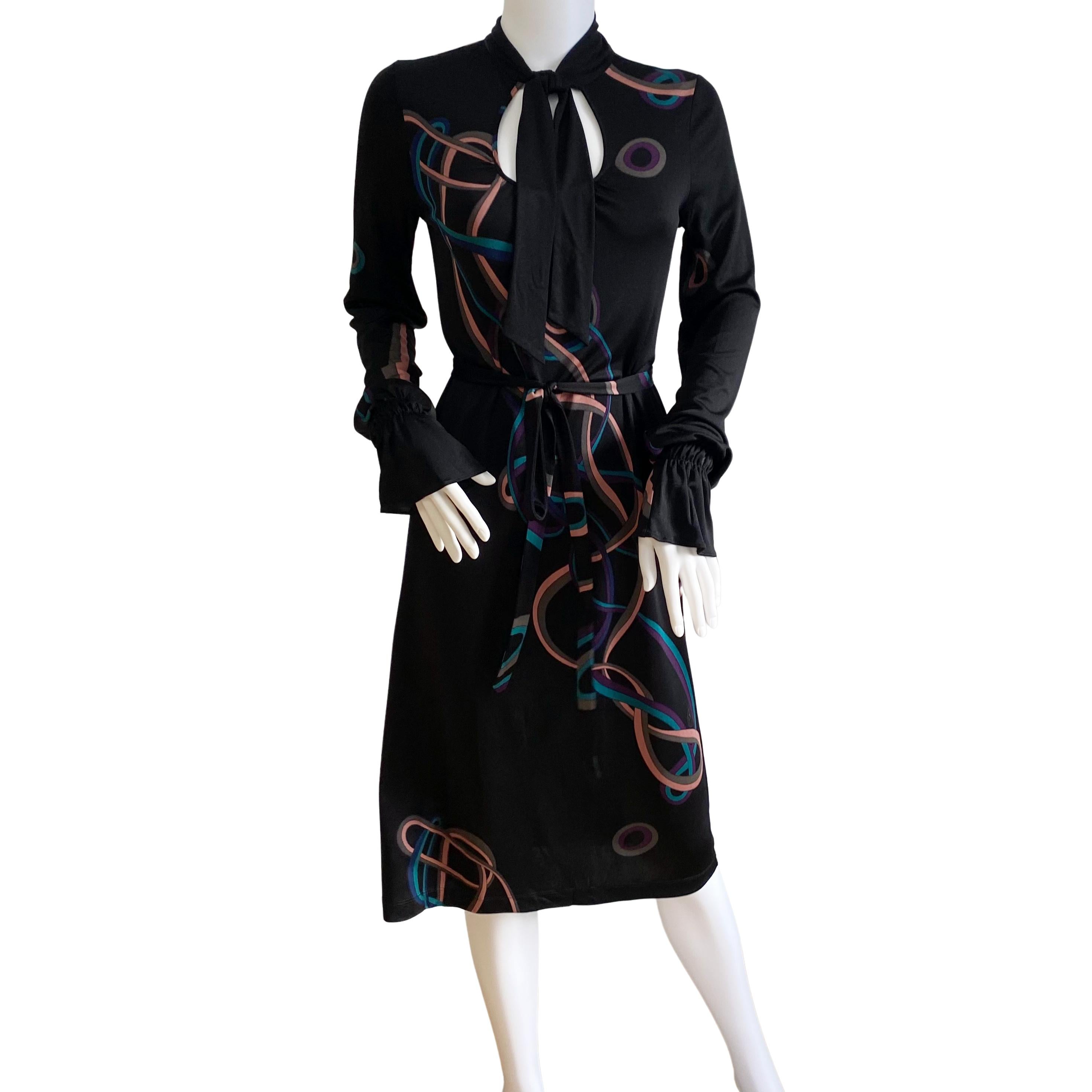 Condition: NEW WITH TAG.
Hand-designed and signed French Guimauve print.
Pussy bow shift dress with detached self belt.
Flattering graceful long lines with bell-sleeve details.

Approximately 43