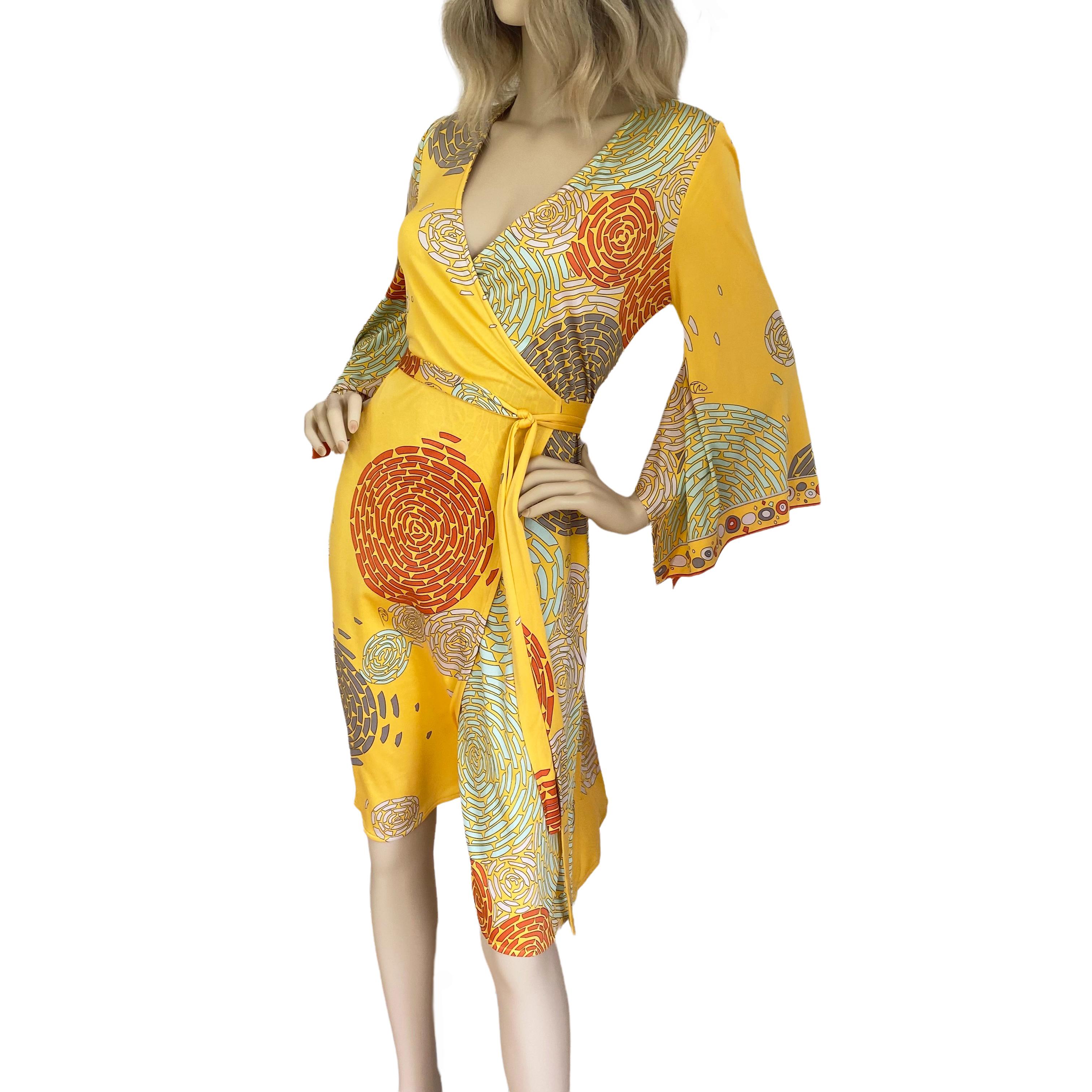  Beautiful true wrap dress with kimono flare sleeves.

Approximately 36