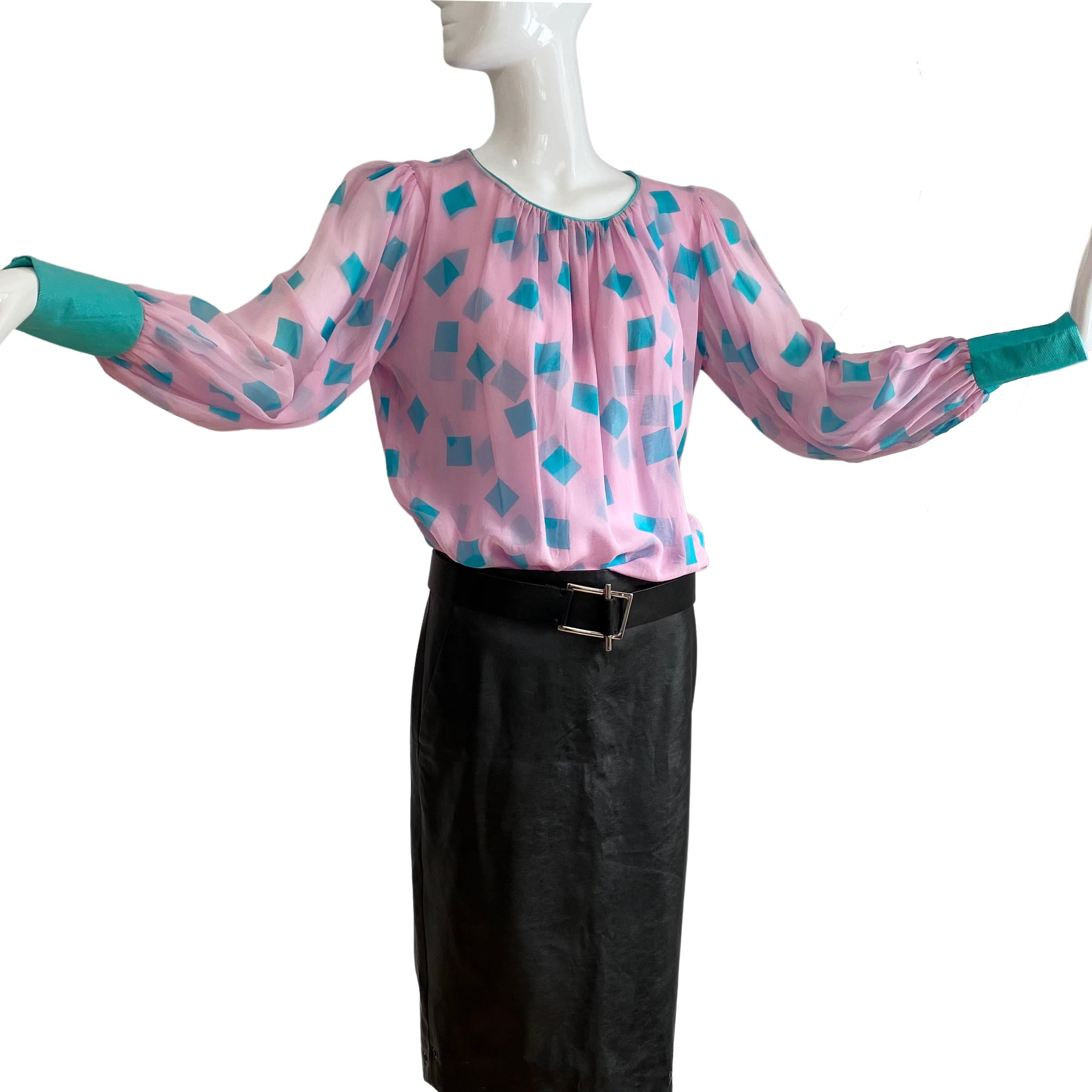 Pink silk blouse with mint green cubes.
Bodice is double layered.
Vintage design but brand New With Tag
Material: Long-filament printed 100% Silk mousseline with mint-color silk trim.
Approximately 24